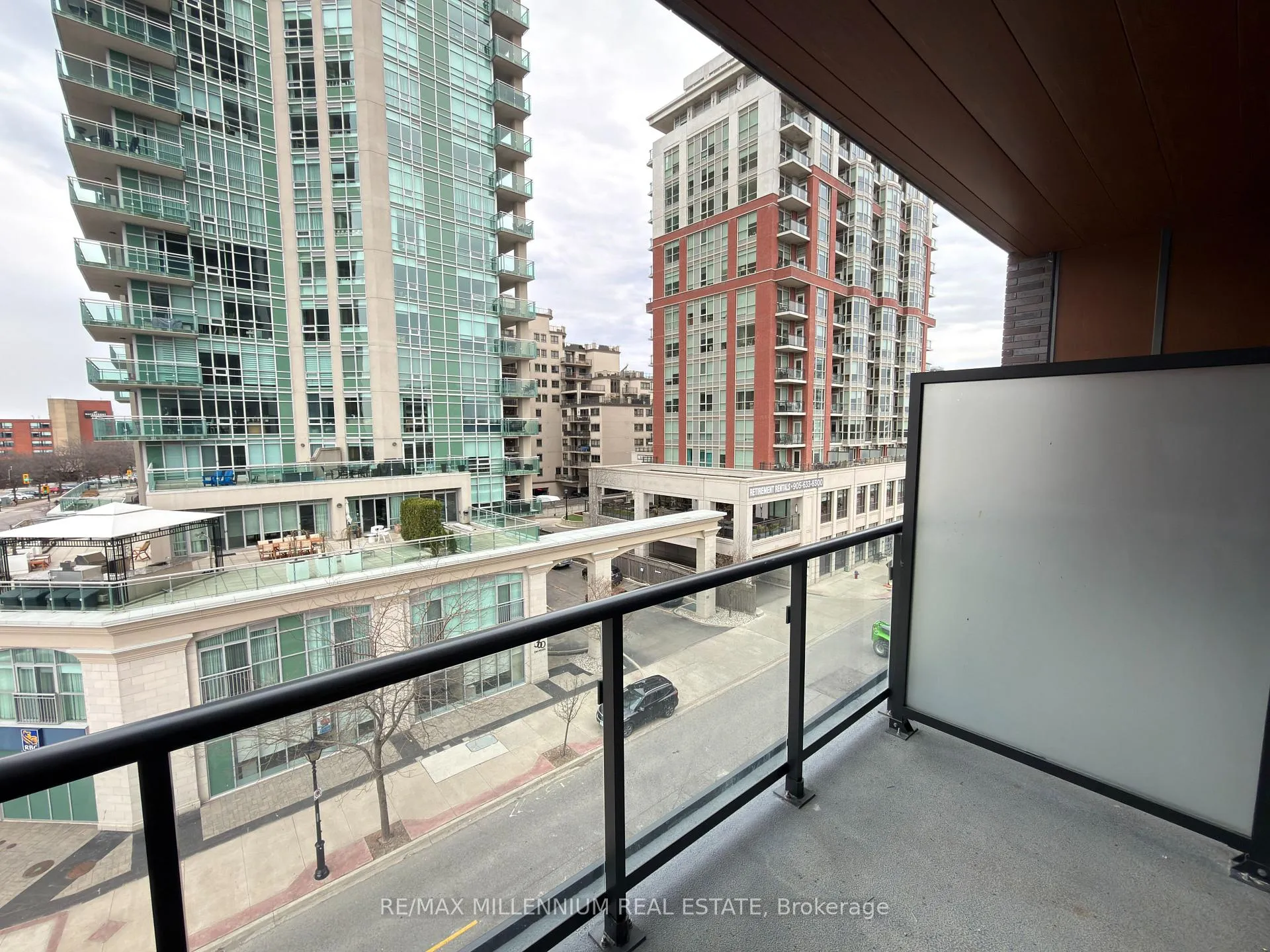 Photo 12 of 2075 Lakeshore Road S, Burlington, Brant — HOMEH