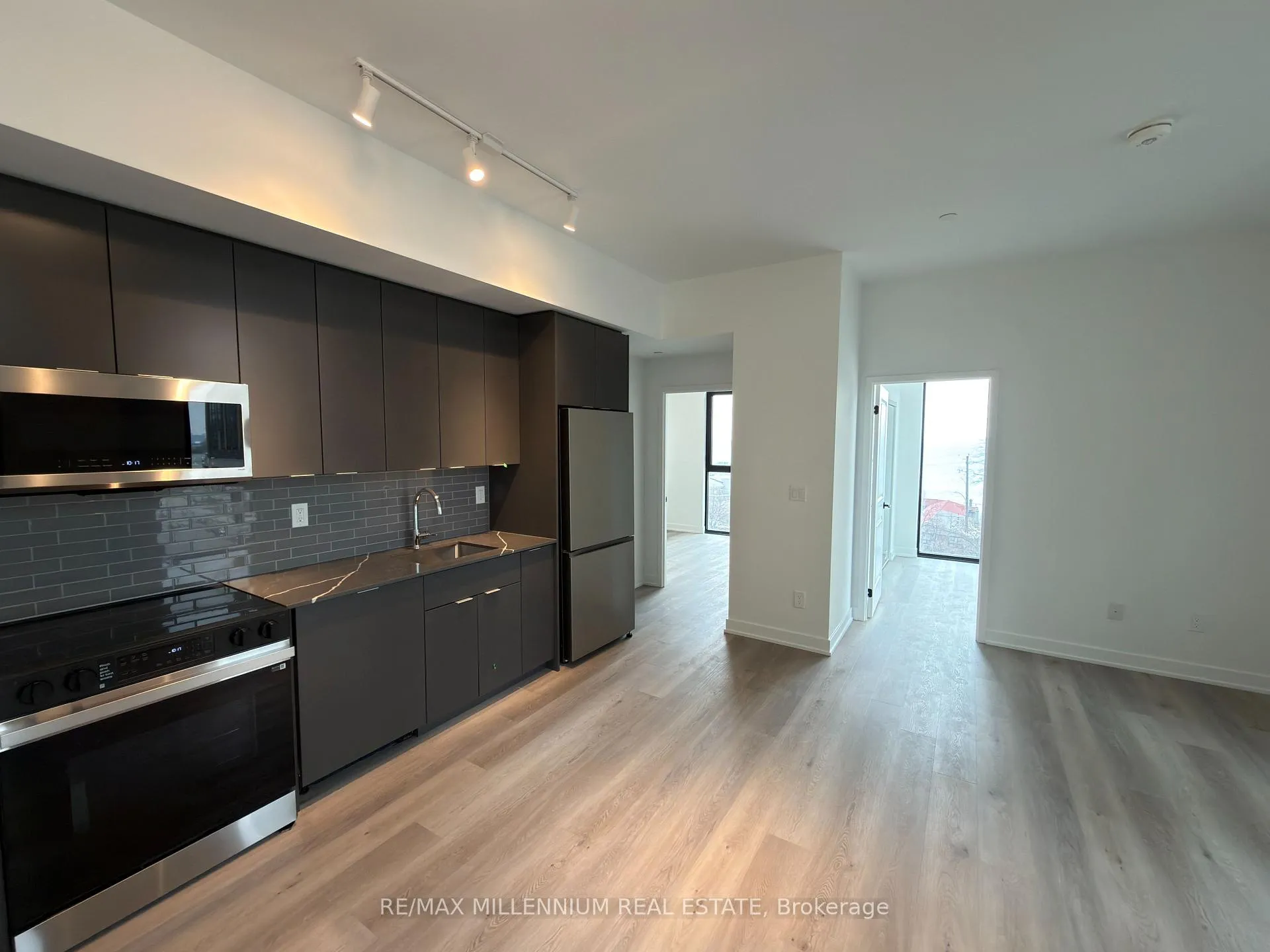 Photo 13 of 2075 Lakeshore Road S, Burlington, Brant — HOMEH