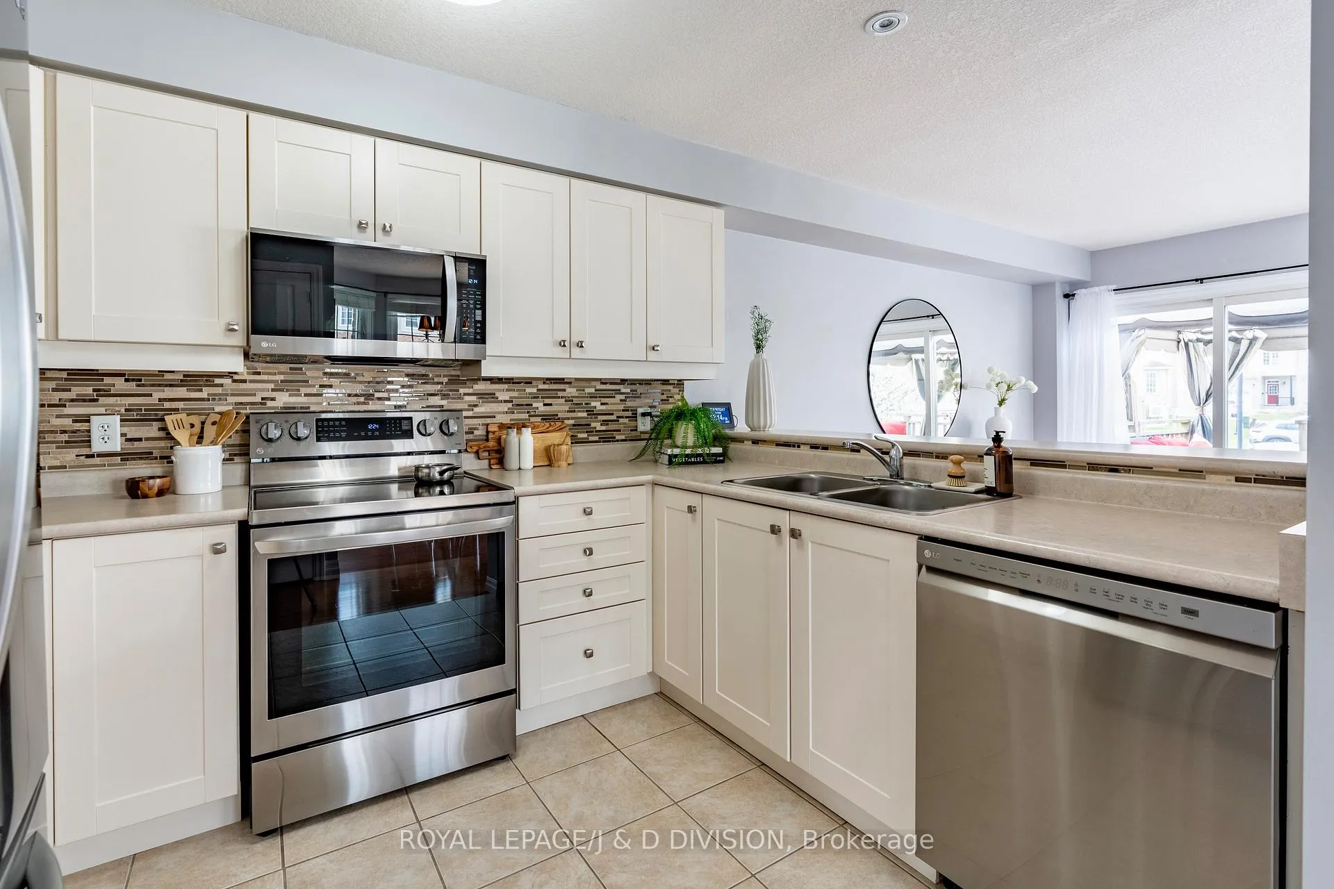 Photo 9 of Unit 100, 105 Pinnacle Drive, Kitchener — HOMEH