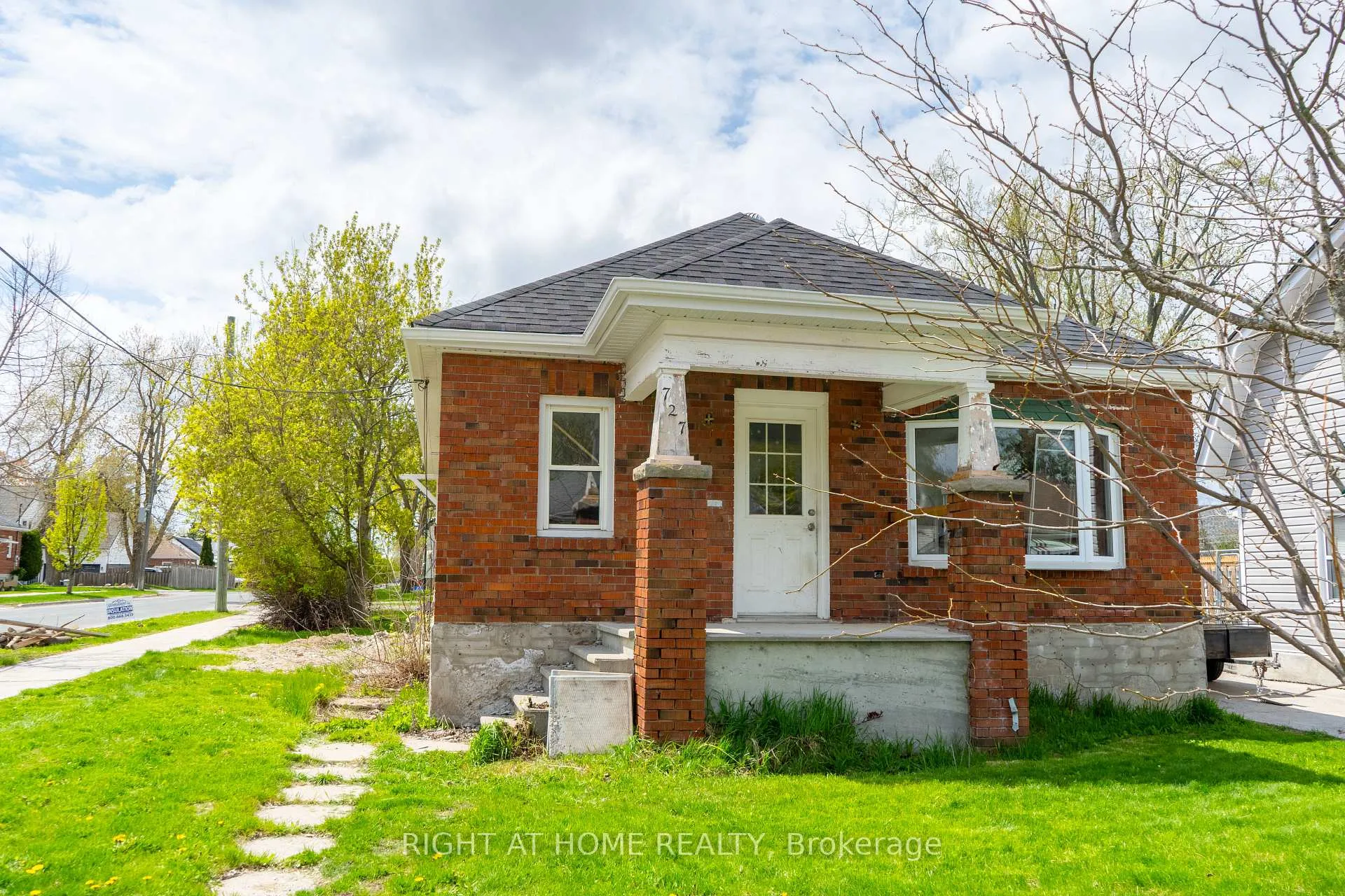 Photo 1 of 727 Payne Street, Peterborough, Otonabee Ward 1 — HOMEH