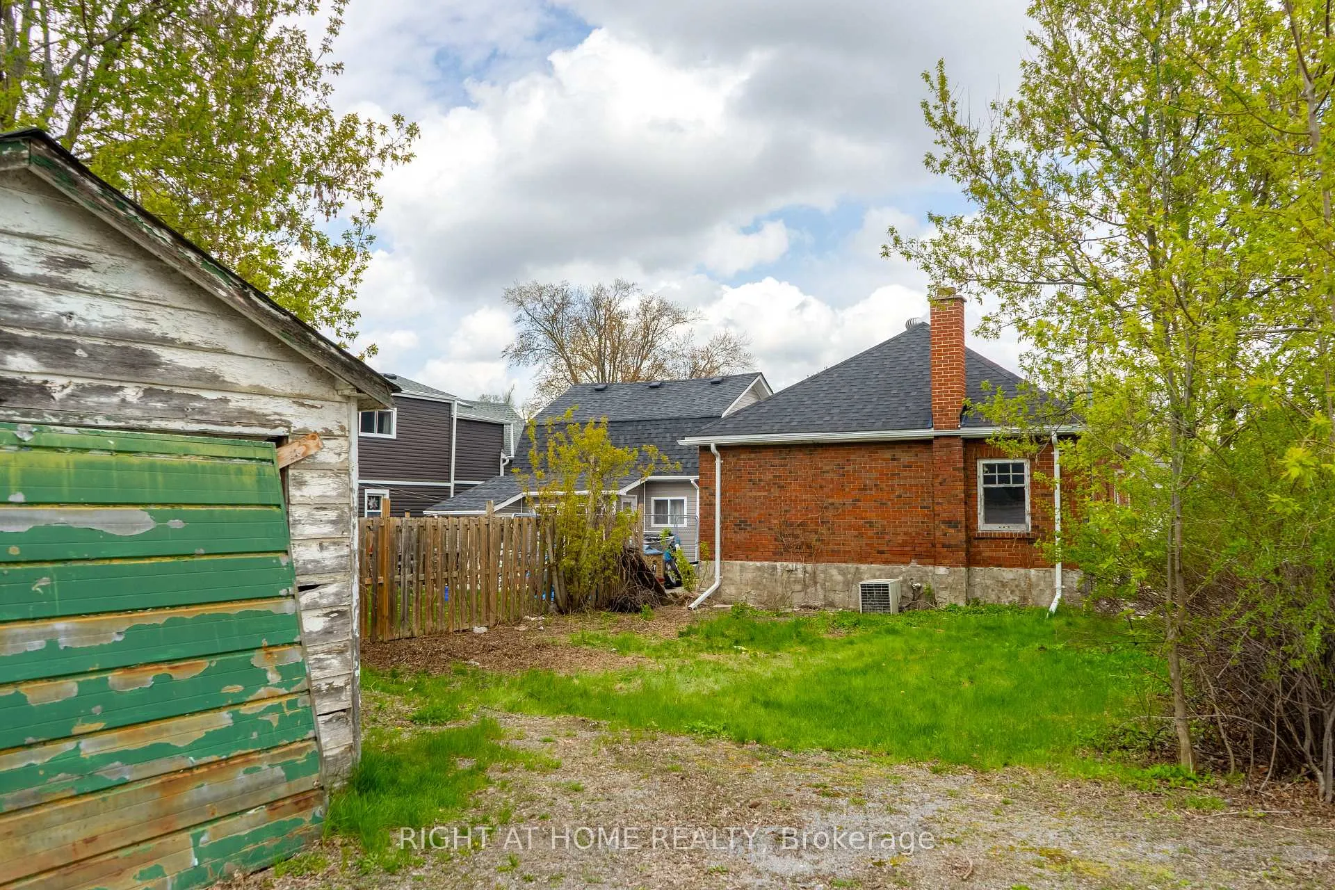 Photo 2 of 727 Payne Street, Peterborough, Otonabee Ward 1 — HOMEH