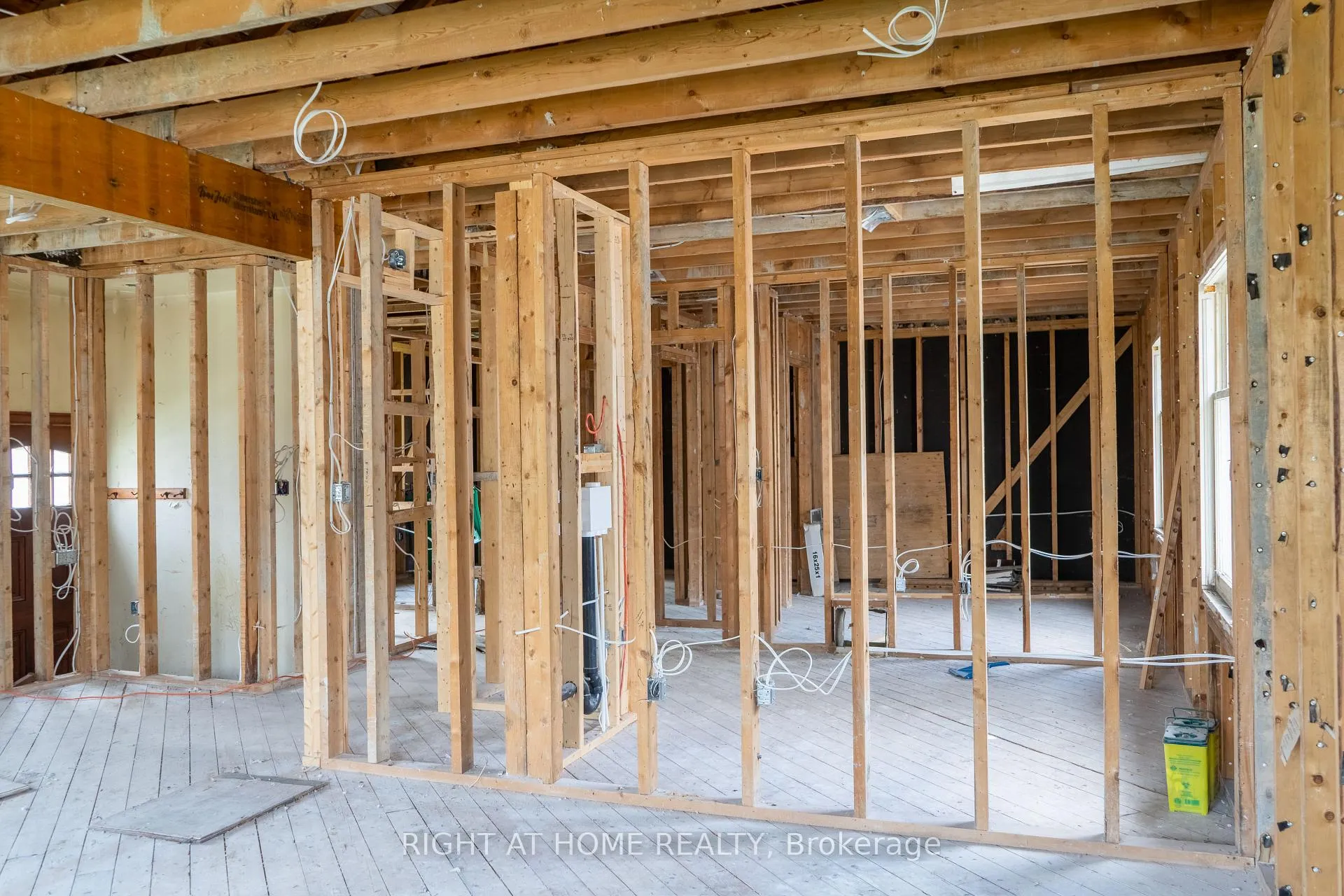 Photo 8 of 727 Payne Street, Peterborough, Otonabee Ward 1 — HOMEH