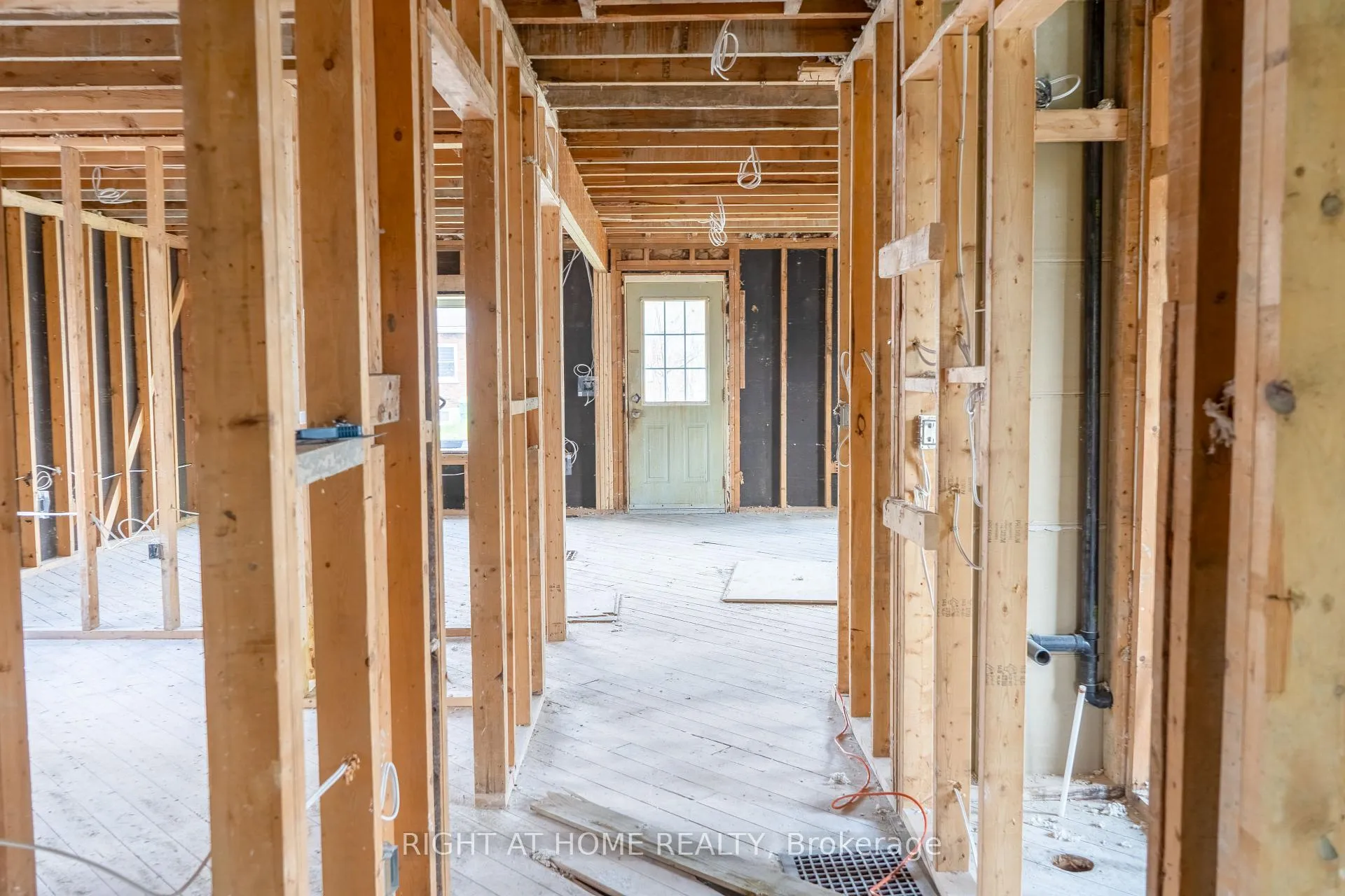 Photo 14 of 727 Payne Street, Peterborough, Otonabee Ward 1 — HOMEH
