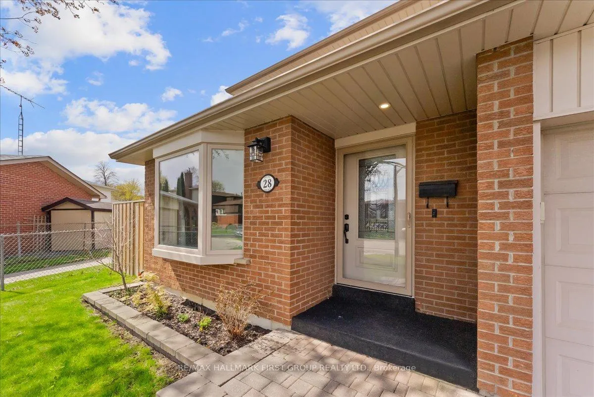 Photo 4 of 28 Heda Court, Whitby, Lynde Creek — HOMEH