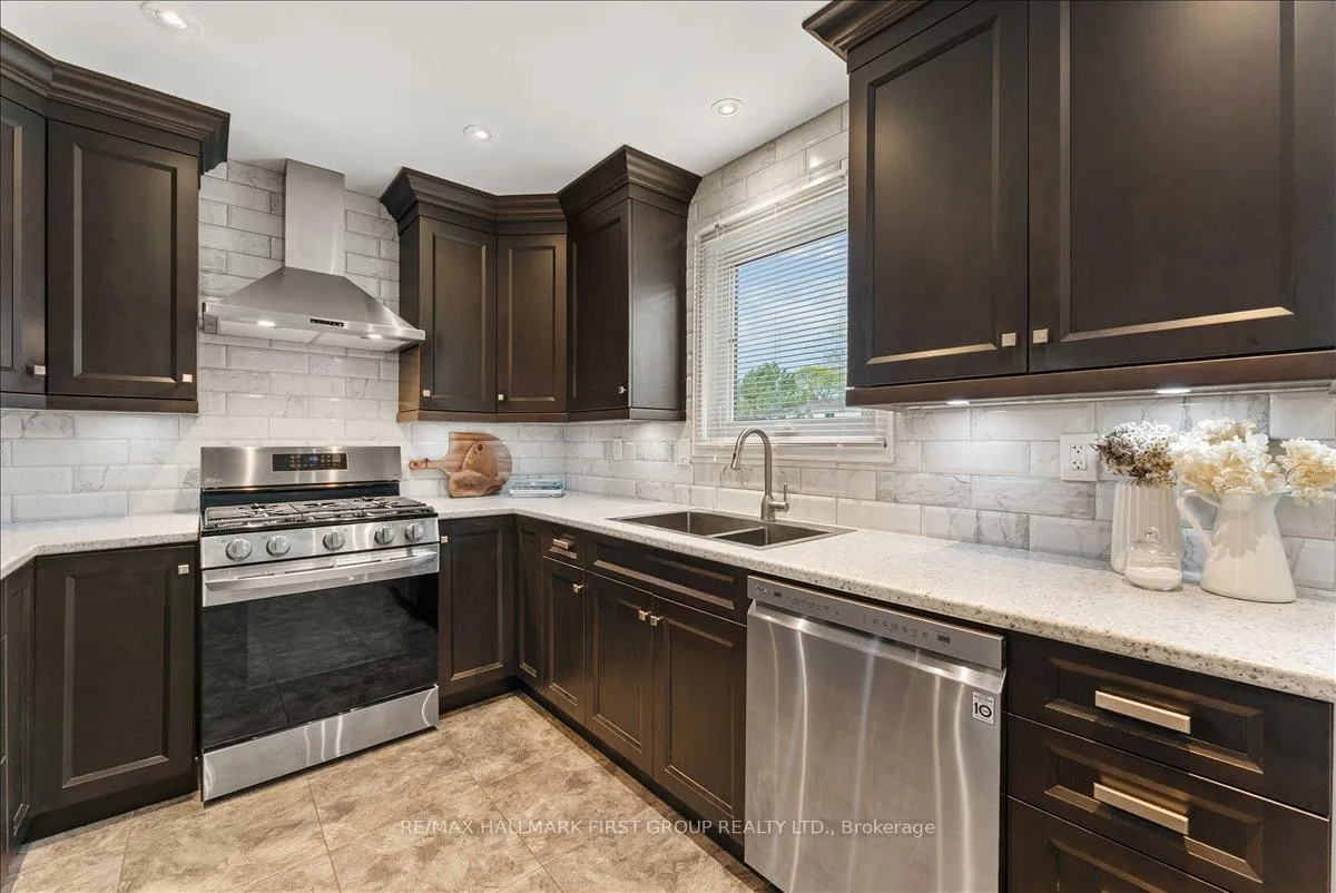 Photo 10 of 28 Heda Court, Whitby, Lynde Creek — HOMEH