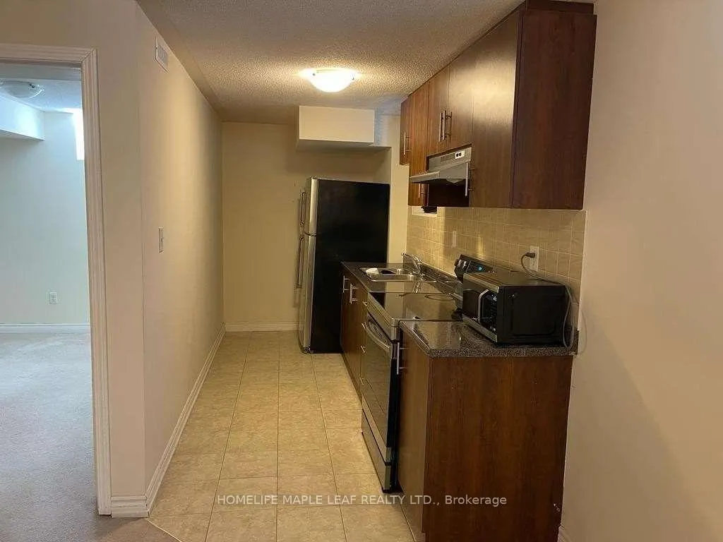 Photo 5 of 10 Frenchpark Circle, Brampton, Credit Valley — HOMEH