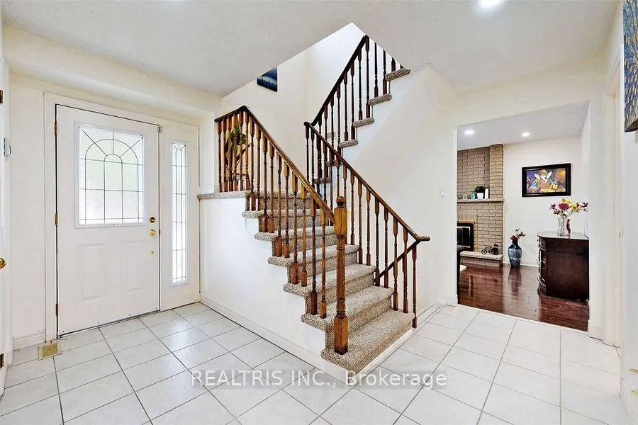 Photo 3 of 68 Gretman Crescent, Markham, Aileen-Willowbrook — HOMEH