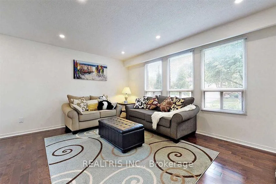 Photo 4 of 68 Gretman Crescent, Markham, Aileen-Willowbrook — HOMEH