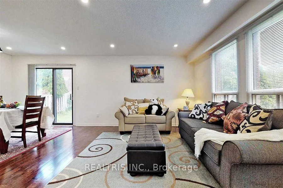 Photo 5 of 68 Gretman Crescent, Markham, Aileen-Willowbrook — HOMEH