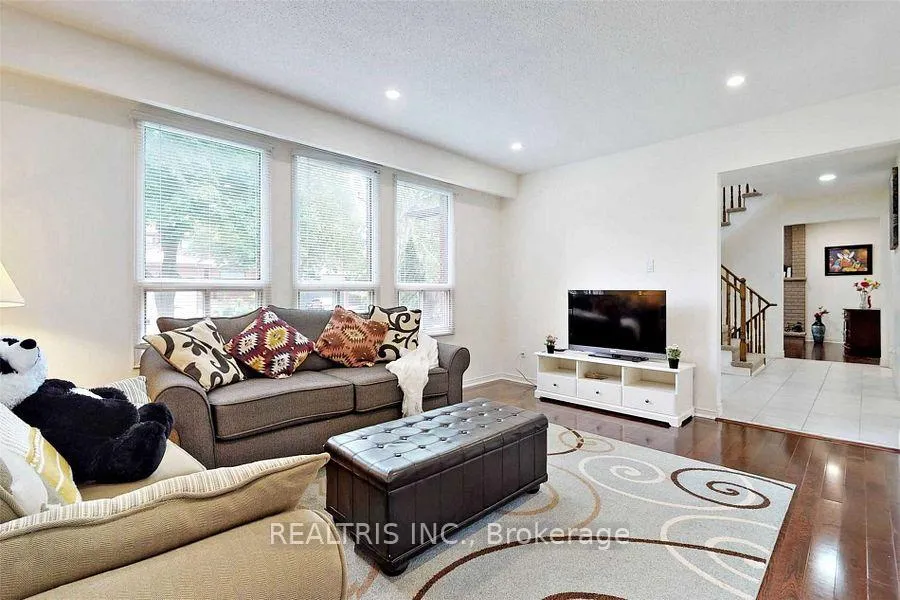 Photo 6 of 68 Gretman Crescent, Markham, Aileen-Willowbrook — HOMEH