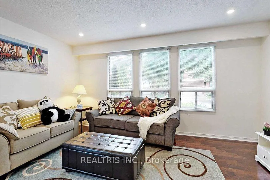 Photo 7 of 68 Gretman Crescent, Markham, Aileen-Willowbrook — HOMEH