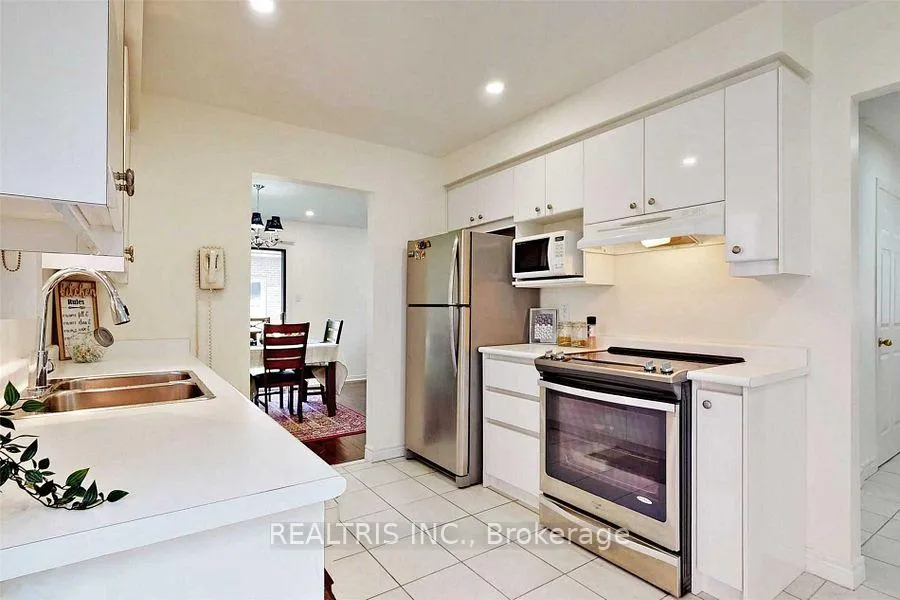 Photo 13 of 68 Gretman Crescent, Markham, Aileen-Willowbrook — HOMEH