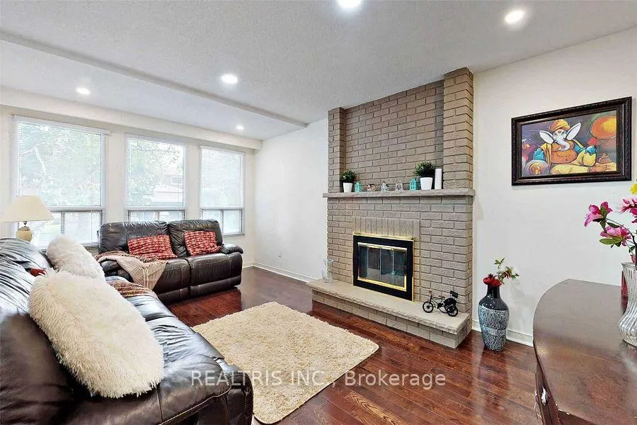 Photo 15 of 68 Gretman Crescent, Markham, Aileen-Willowbrook — HOMEH