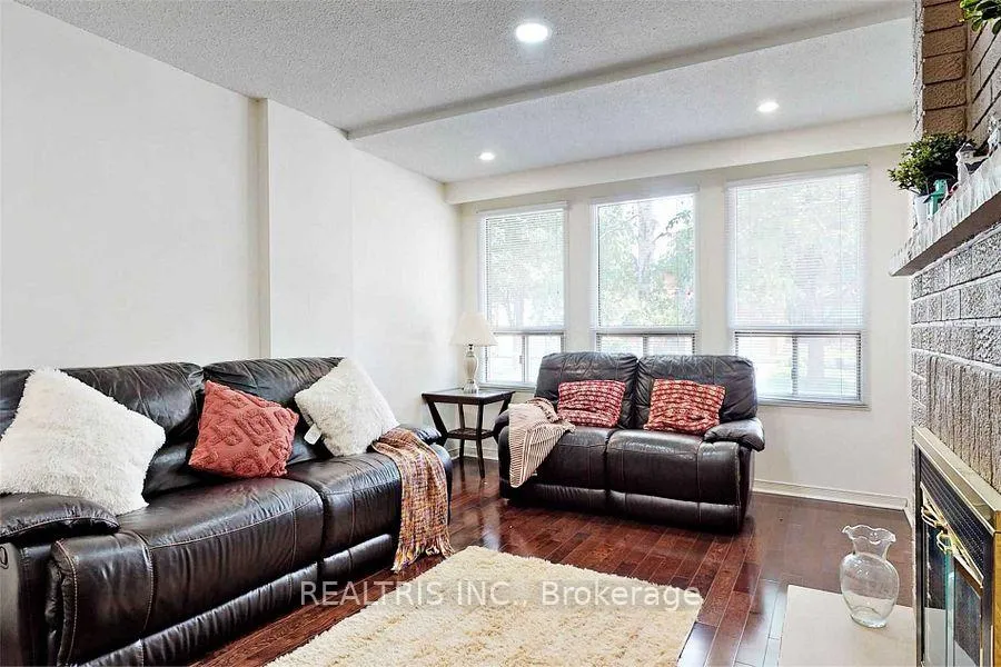 Photo 16 of 68 Gretman Crescent, Markham, Aileen-Willowbrook — HOMEH