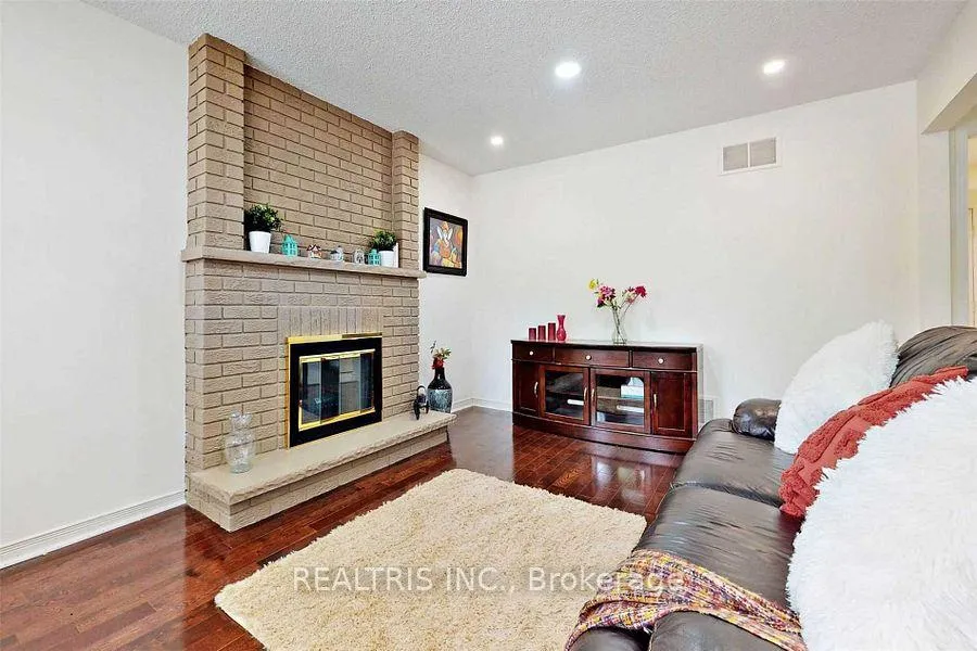 Photo 17 of 68 Gretman Crescent, Markham, Aileen-Willowbrook — HOMEH