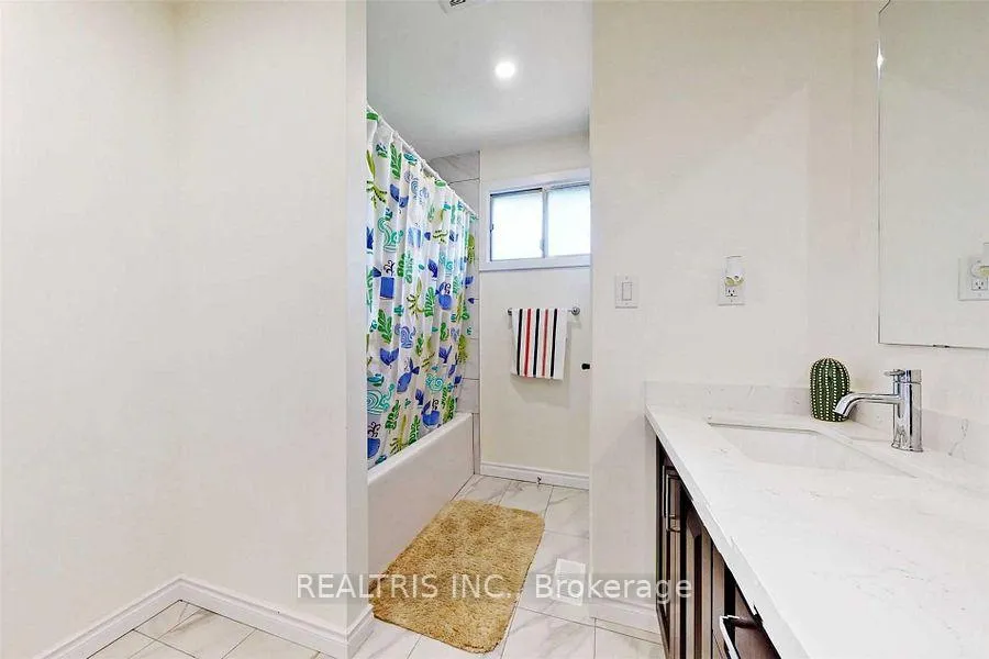 Photo 28 of 68 Gretman Crescent, Markham, Aileen-Willowbrook — HOMEH