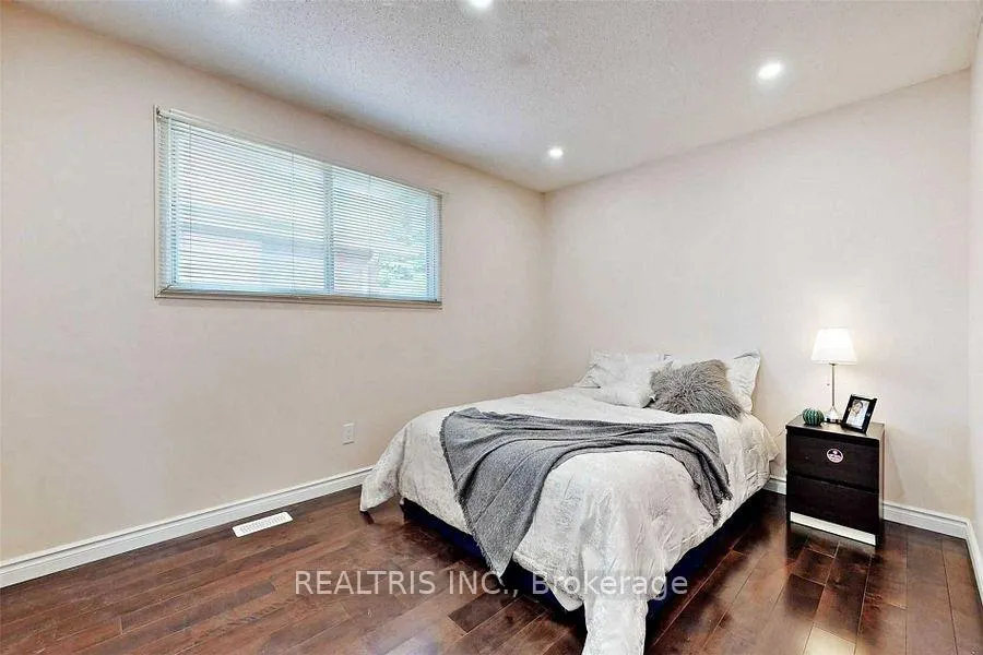 Photo 31 of 68 Gretman Crescent, Markham, Aileen-Willowbrook — HOMEH