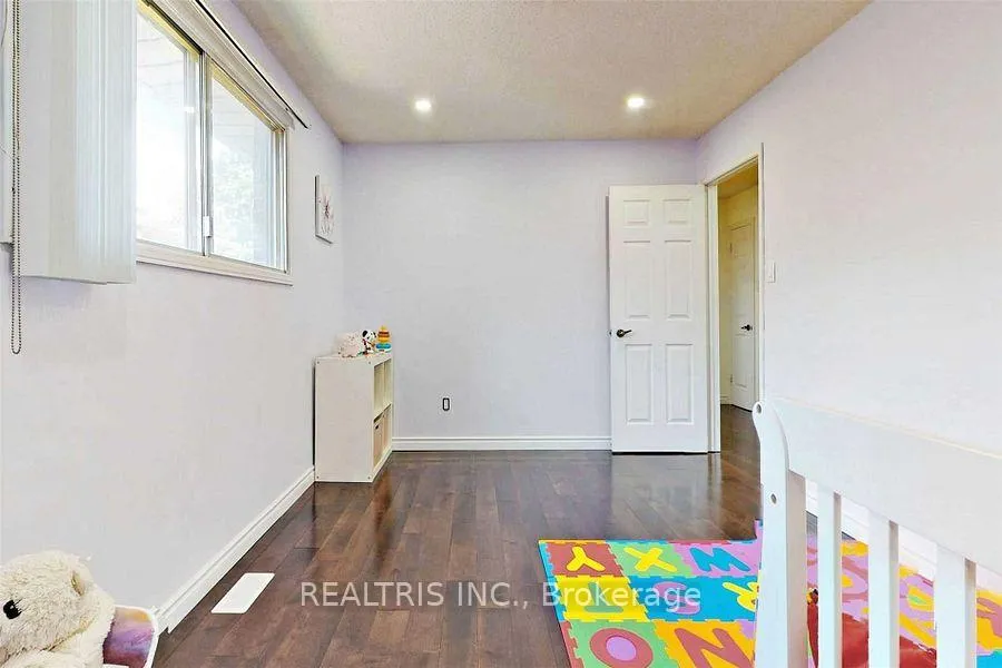 Photo 33 of 68 Gretman Crescent, Markham, Aileen-Willowbrook — HOMEH