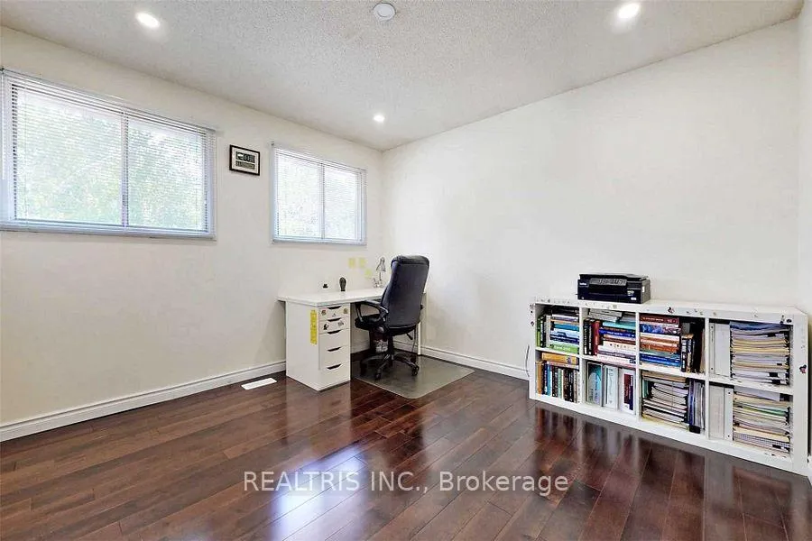 Photo 34 of 68 Gretman Crescent, Markham, Aileen-Willowbrook — HOMEH