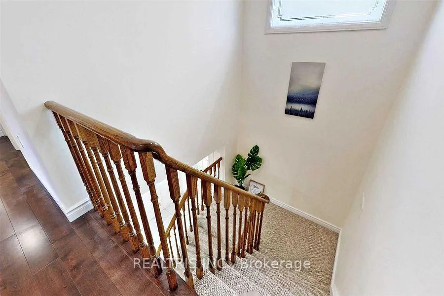 Photo 36 of 68 Gretman Crescent, Markham, Aileen-Willowbrook — HOMEH