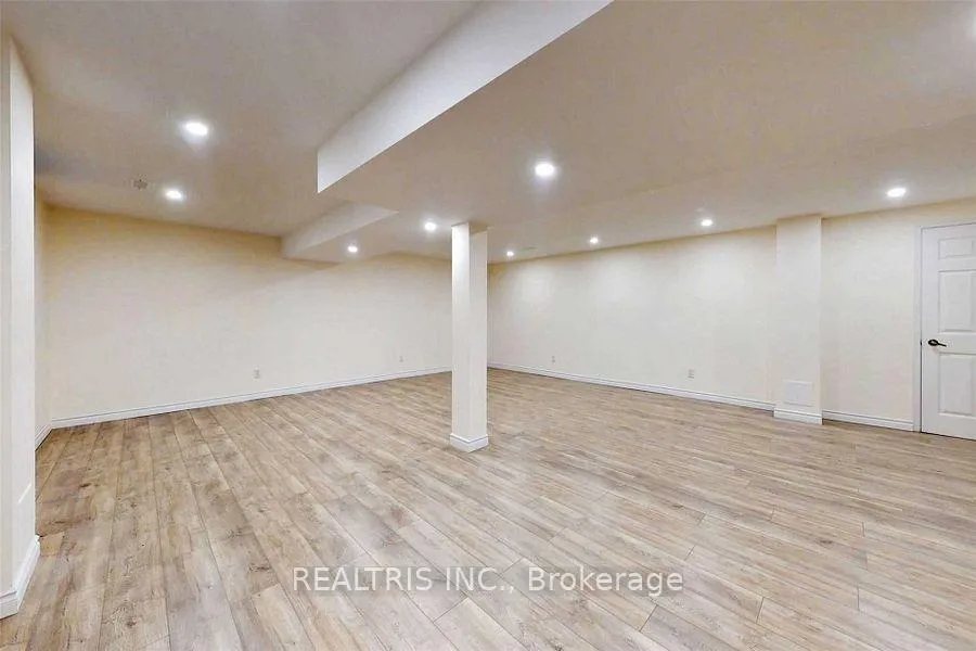 Photo 37 of 68 Gretman Crescent, Markham, Aileen-Willowbrook — HOMEH