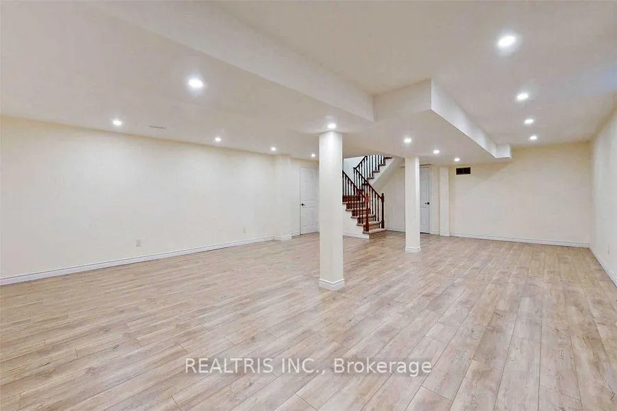 Photo 38 of 68 Gretman Crescent, Markham, Aileen-Willowbrook — HOMEH