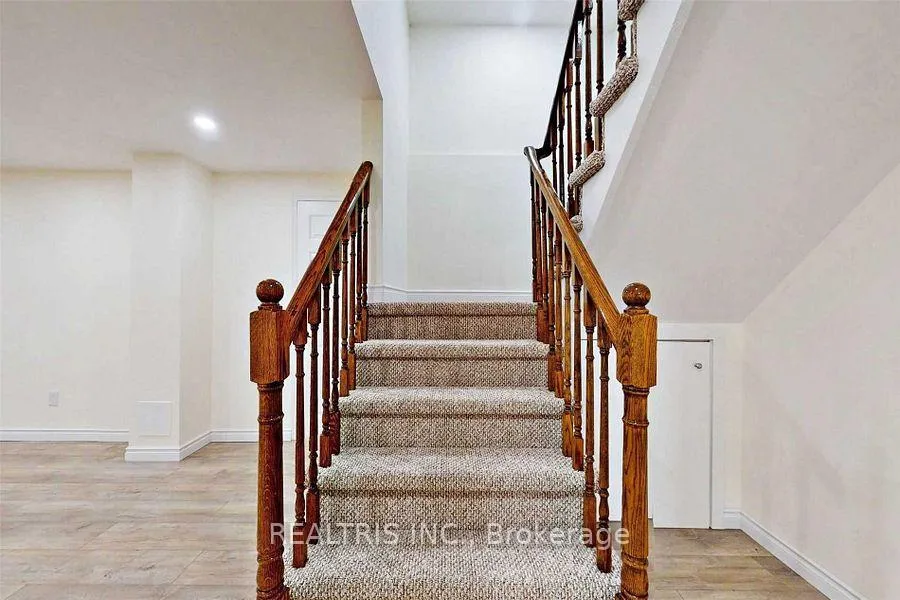 Photo 39 of 68 Gretman Crescent, Markham, Aileen-Willowbrook — HOMEH