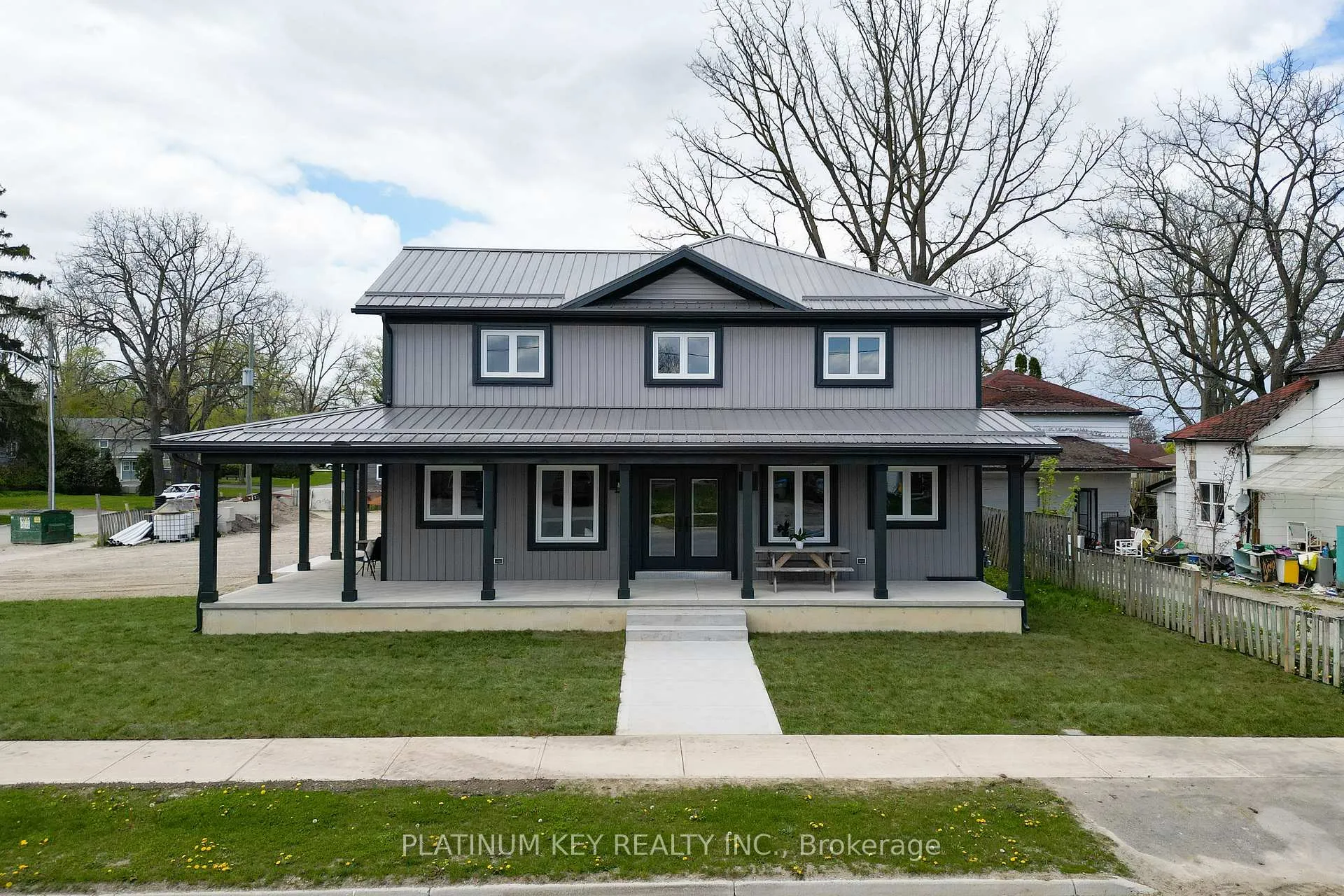 Photo 3 of 293 Main Street, North Middlesex, Parkhill — HOMEH