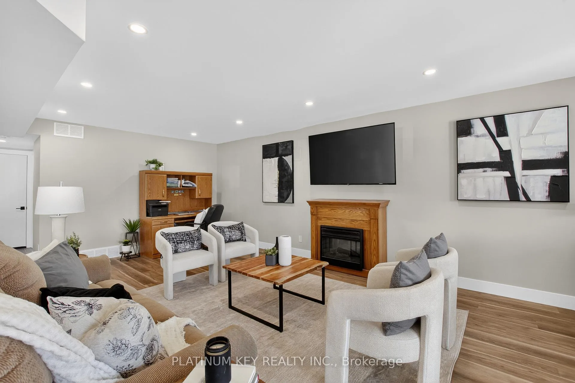 Photo 7 of 293 Main Street, North Middlesex, Parkhill — HOMEH