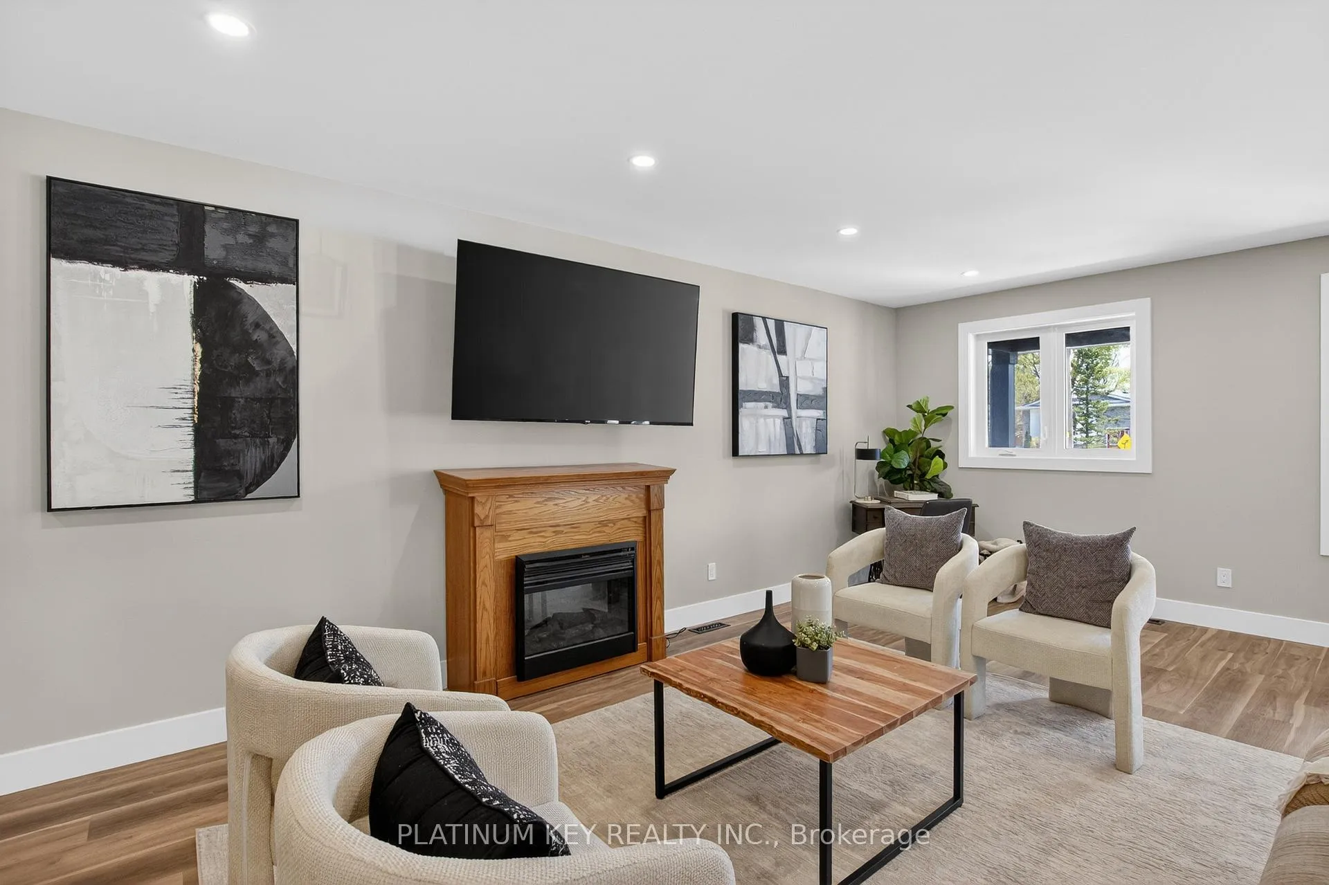 Photo 8 of 293 Main Street, North Middlesex, Parkhill — HOMEH