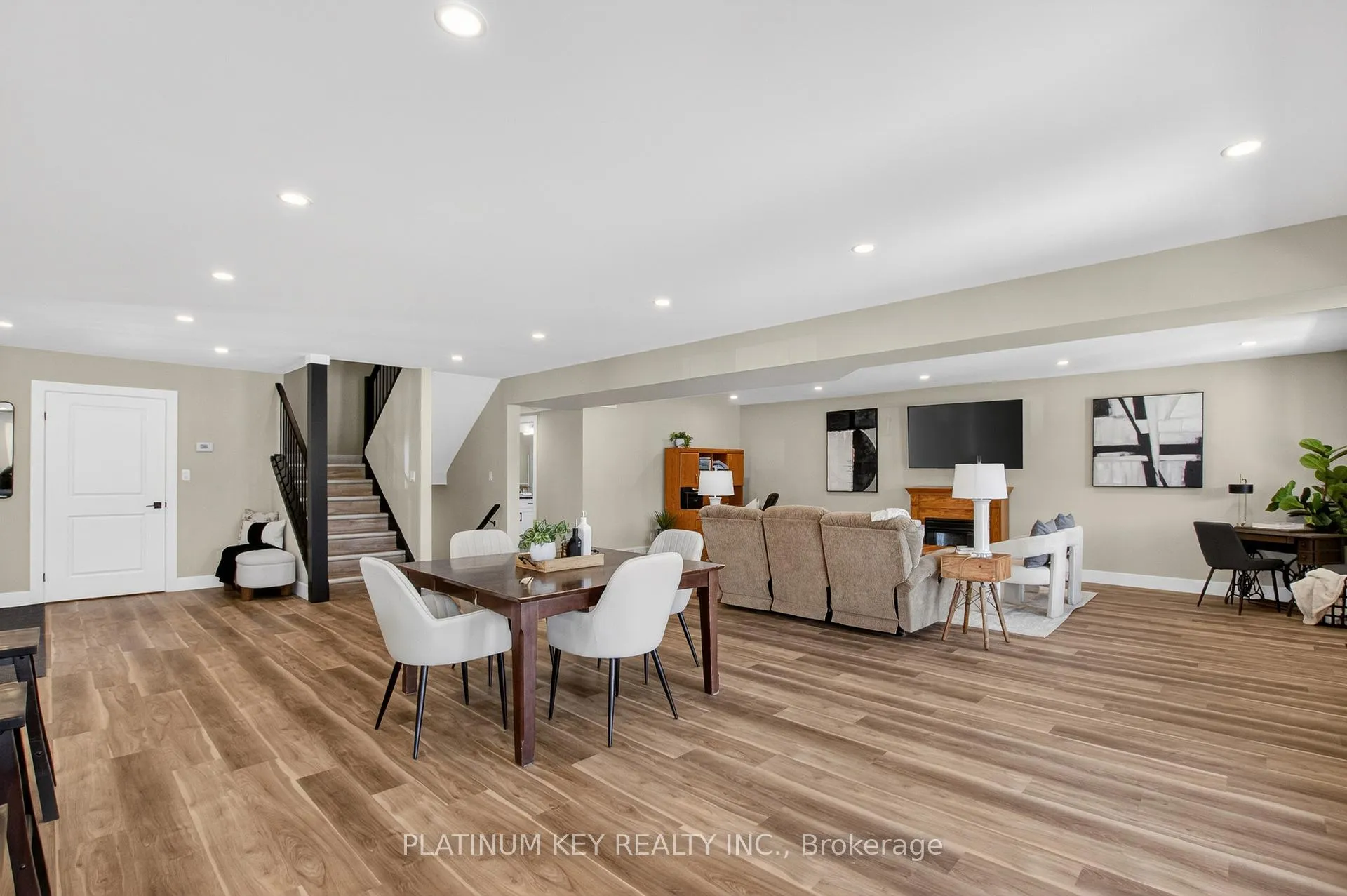 Photo 9 of 293 Main Street, North Middlesex, Parkhill — HOMEH