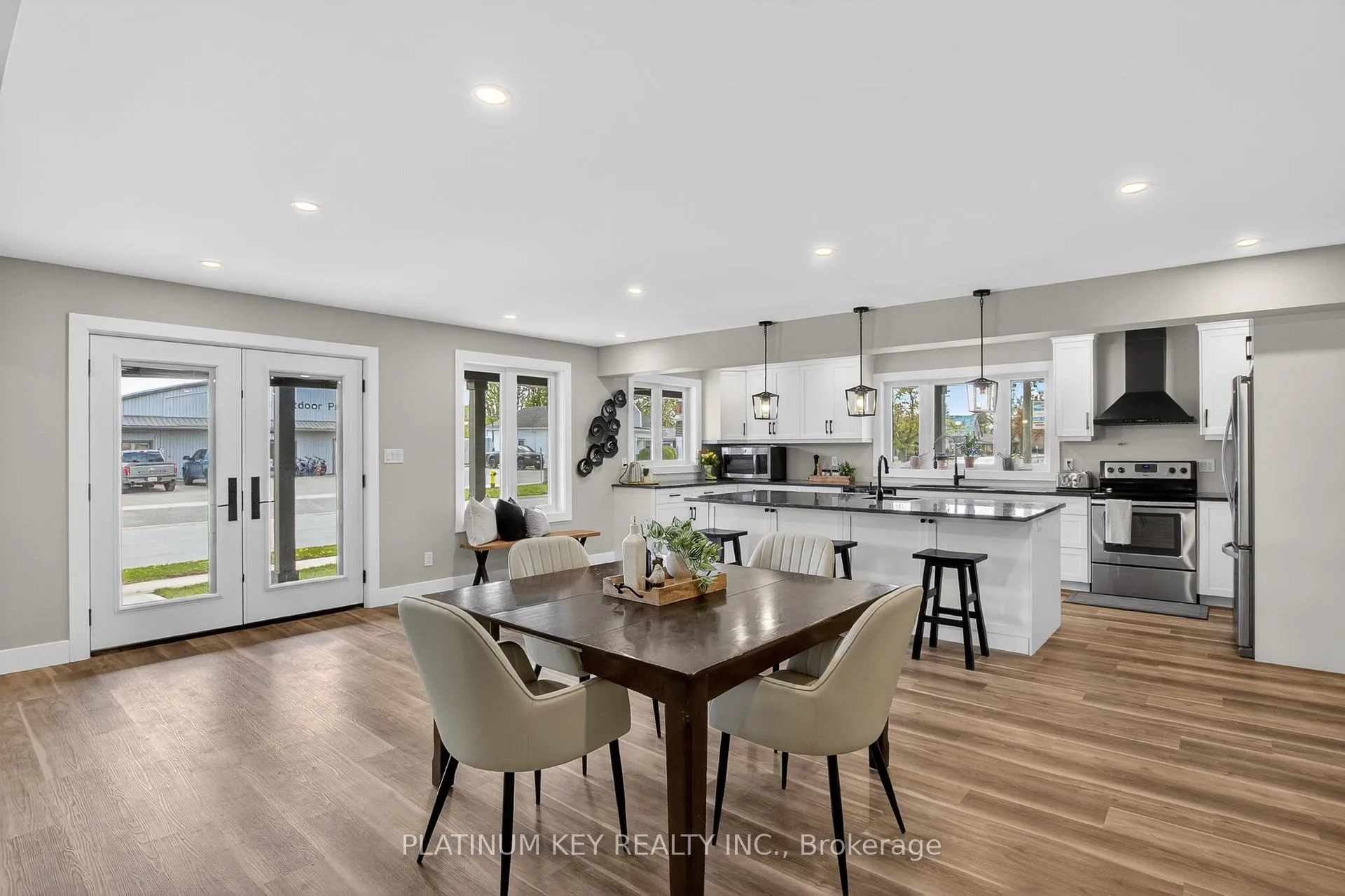 Photo 10 of 293 Main Street, North Middlesex, Parkhill — HOMEH