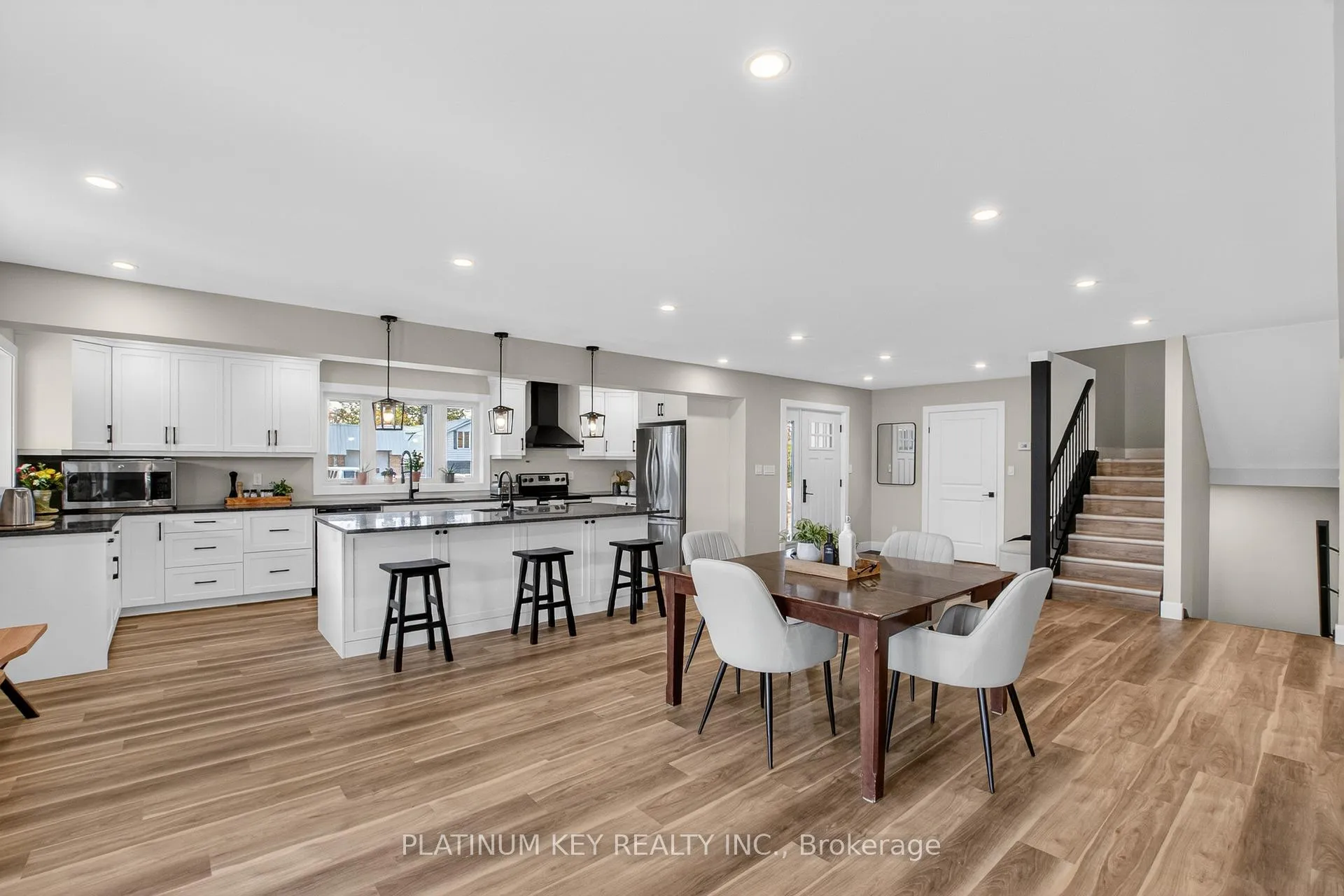 Photo 11 of 293 Main Street, North Middlesex, Parkhill — HOMEH