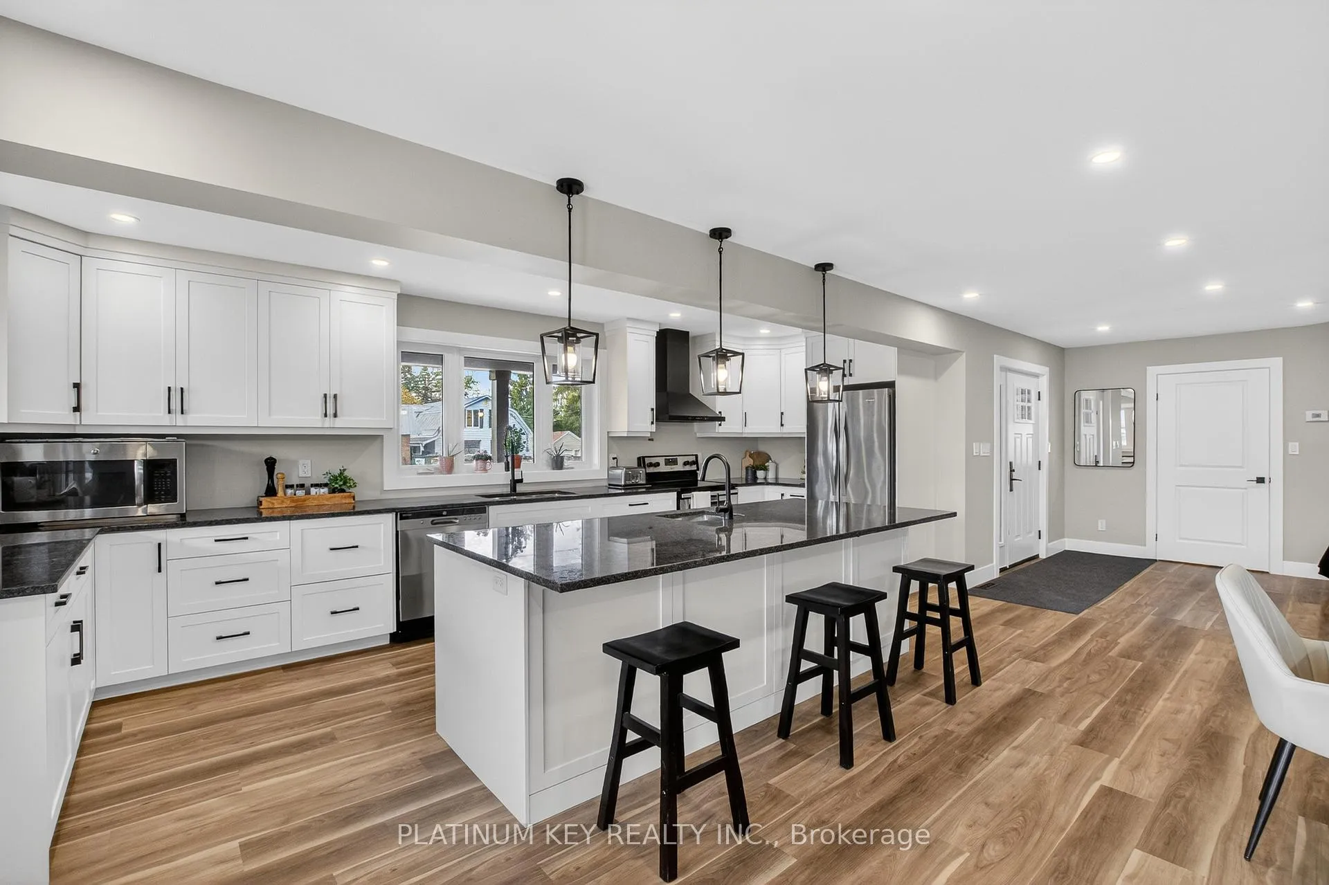Photo 12 of 293 Main Street, North Middlesex, Parkhill — HOMEH