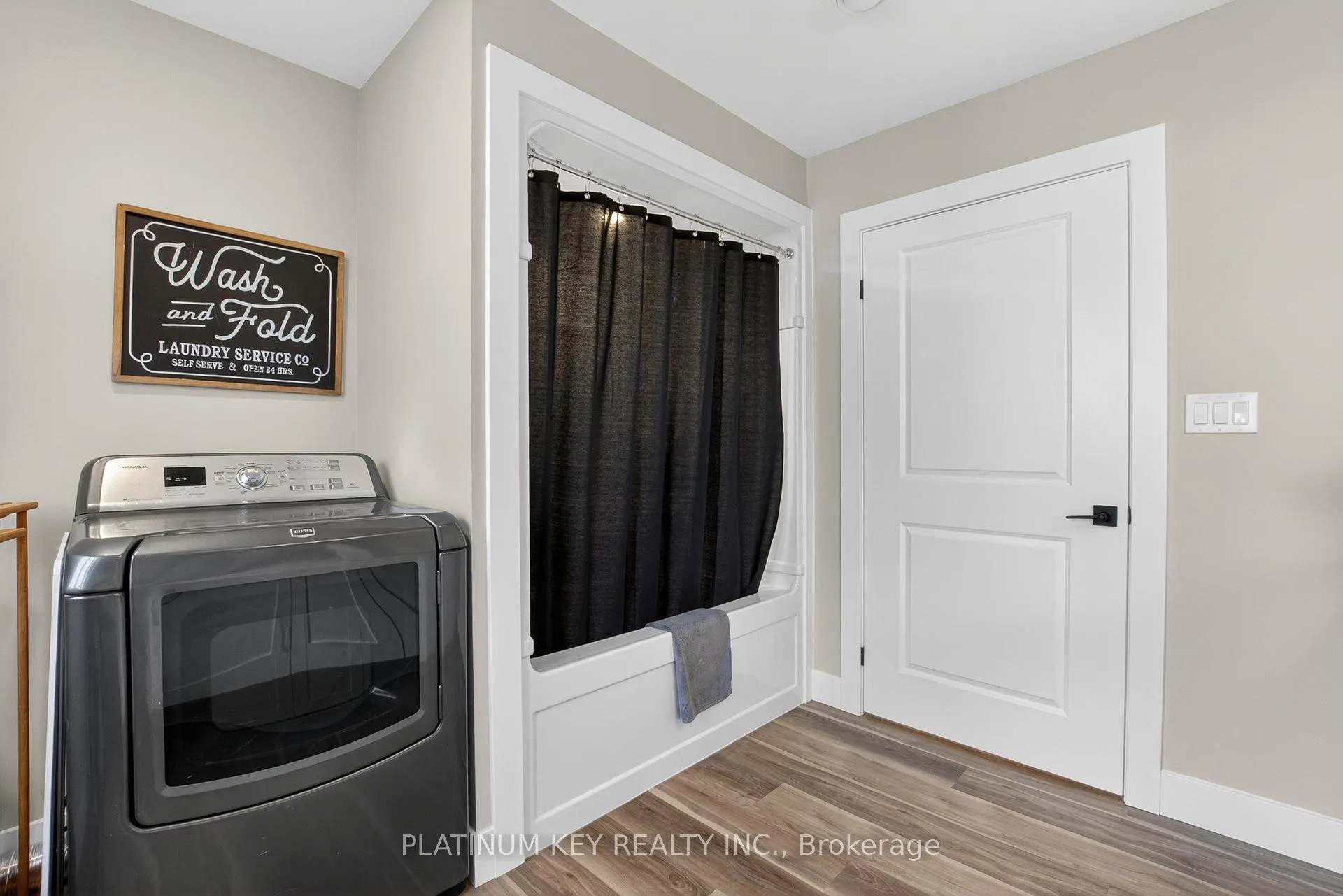 Photo 16 of 293 Main Street, North Middlesex, Parkhill — HOMEH