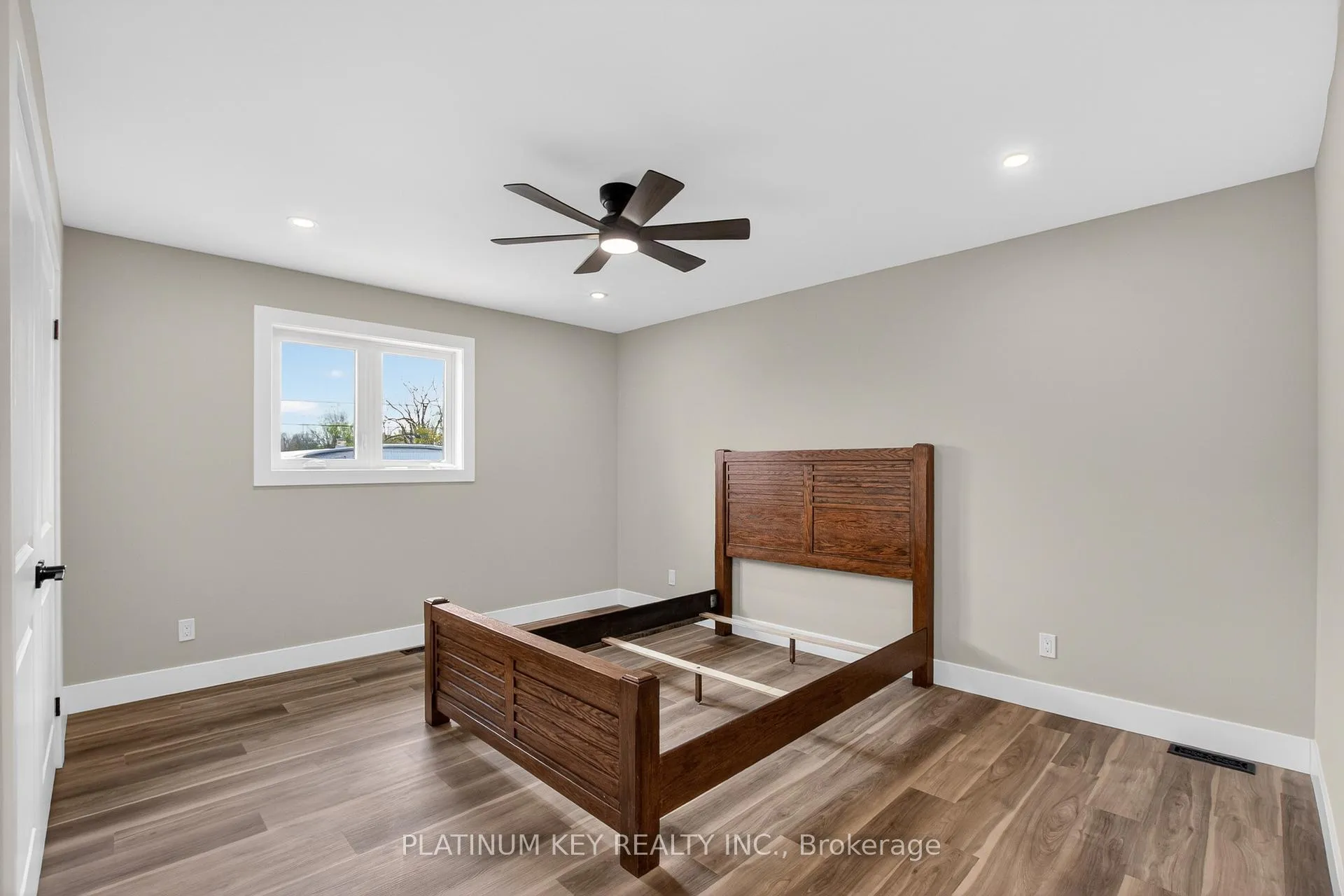 Photo 20 of 293 Main Street, North Middlesex, Parkhill — HOMEH