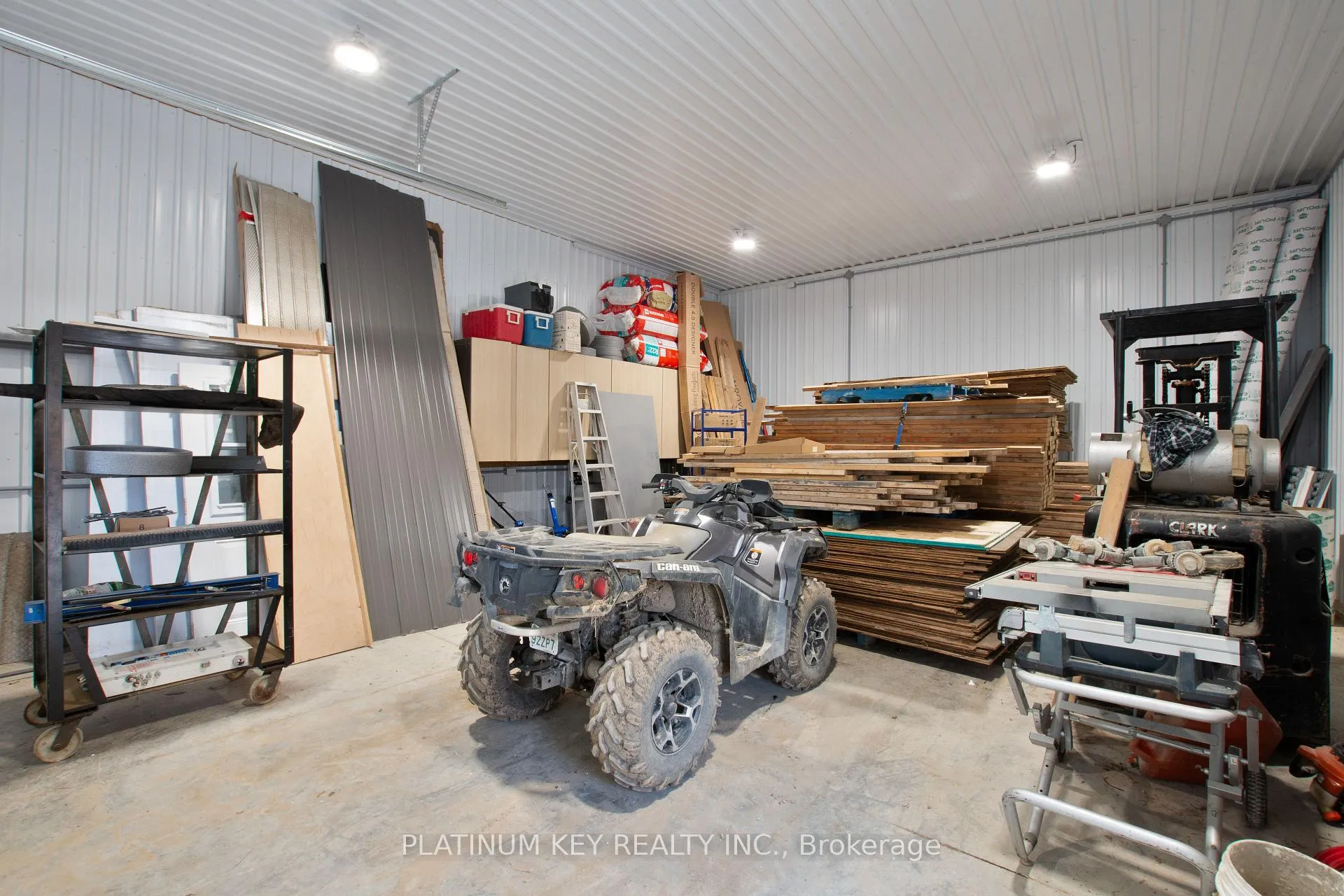 Photo 33 of 293 Main Street, North Middlesex, Parkhill — HOMEH
