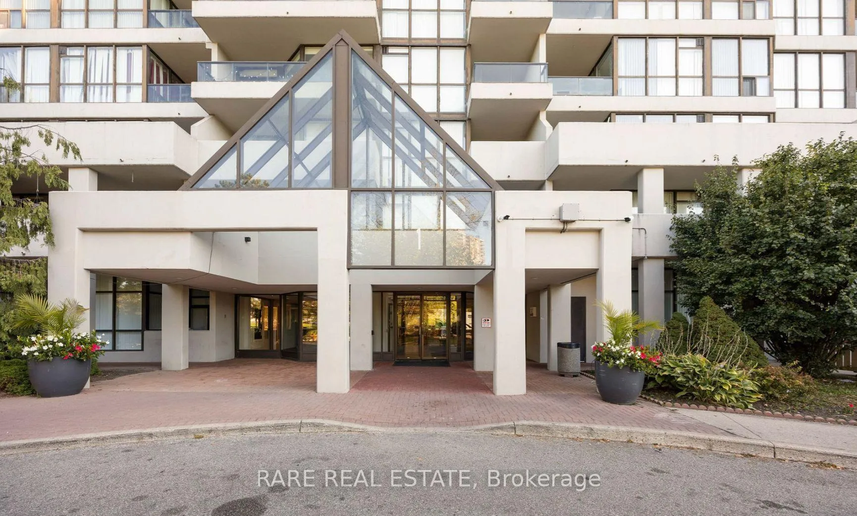 Photo 17 of Unit 1517, 1 Rowntree Road, Etobicoke, Mount Olive-Silverstone-Jamestown — HOMEH