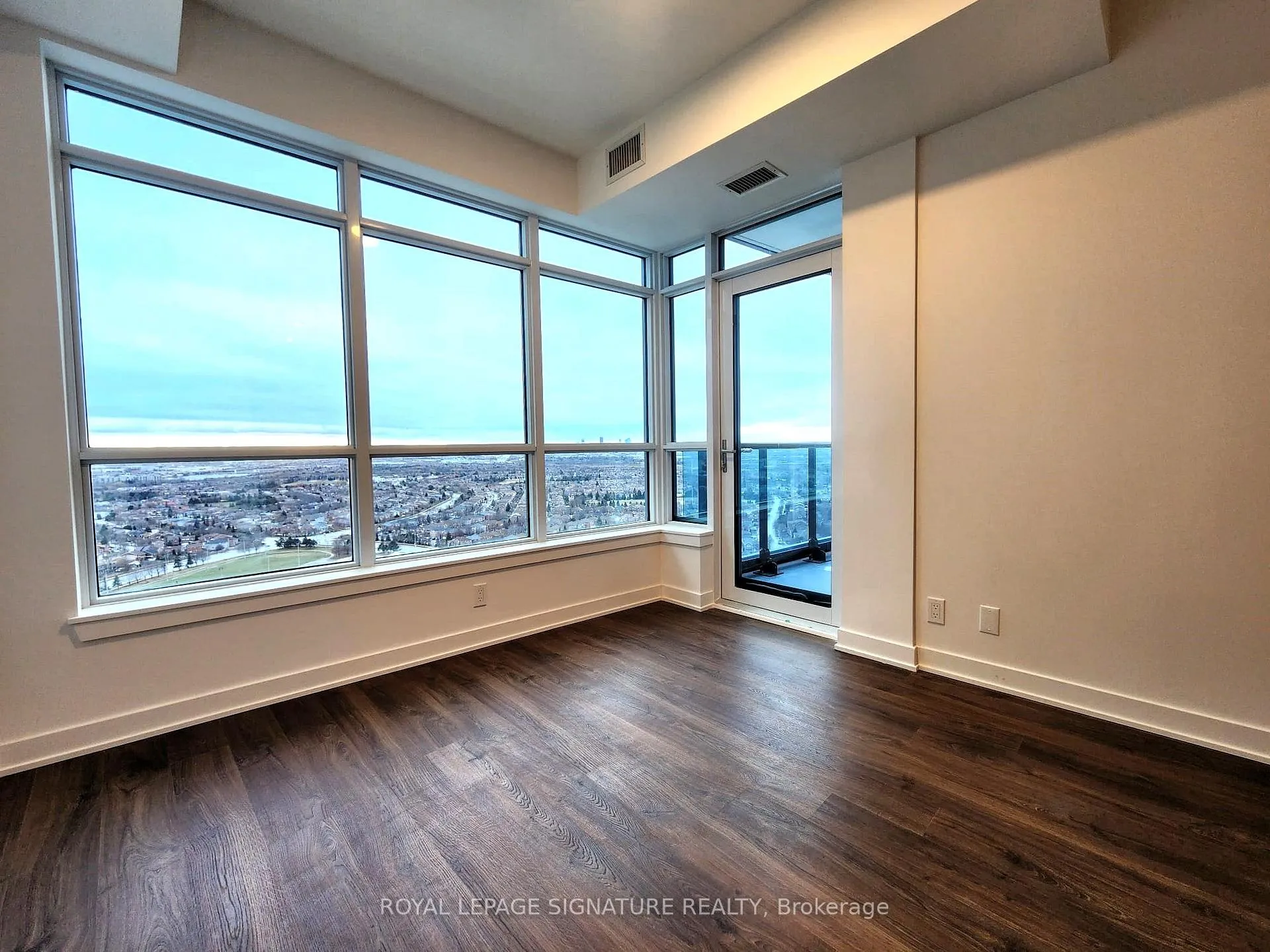 Photo 2 of Unit 2705, 50 Upper Mall Way, Vaughan, Brownridge — HOMEH