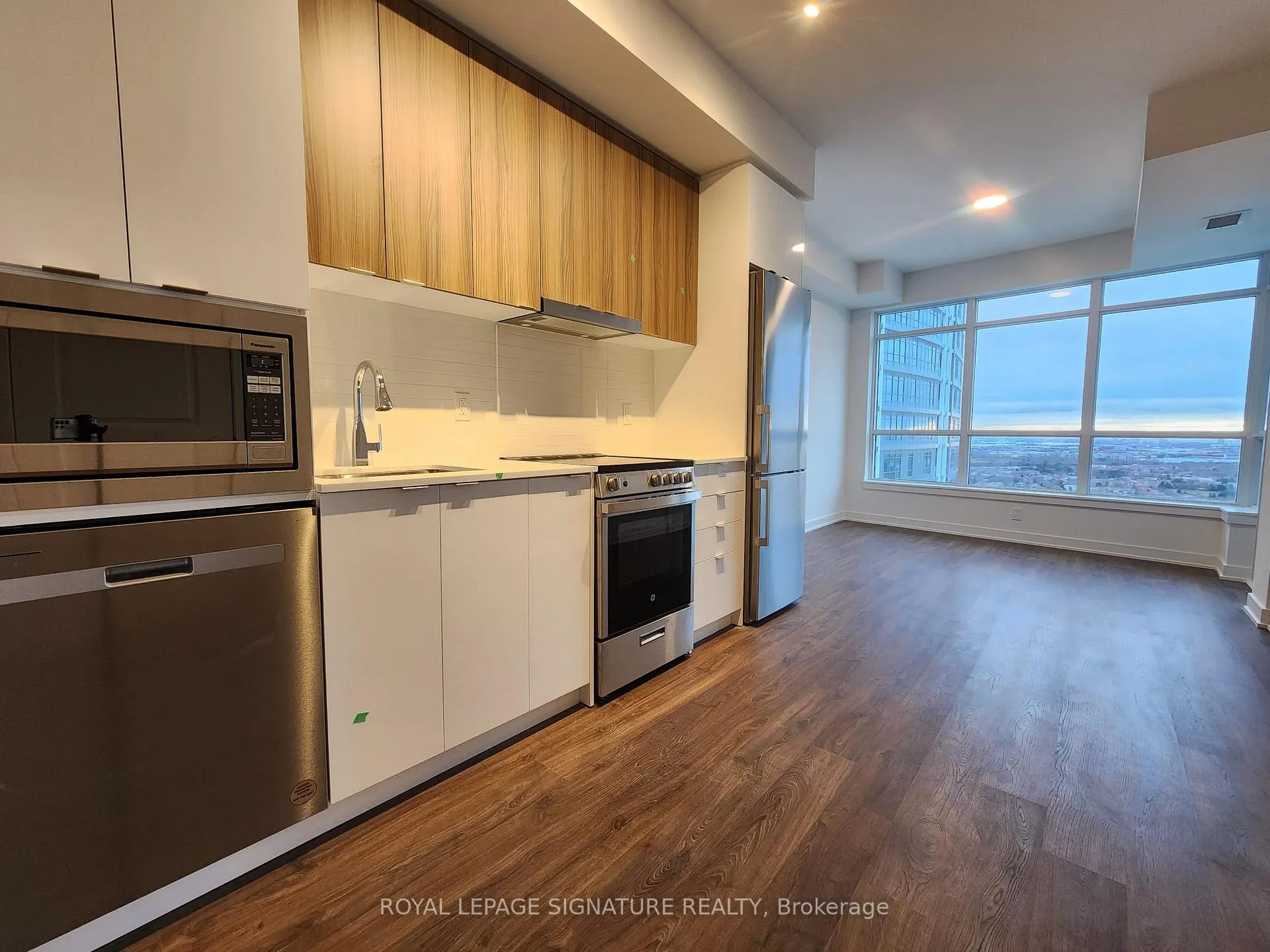 Photo 3 of Unit 2705, 50 Upper Mall Way, Vaughan, Brownridge — HOMEH