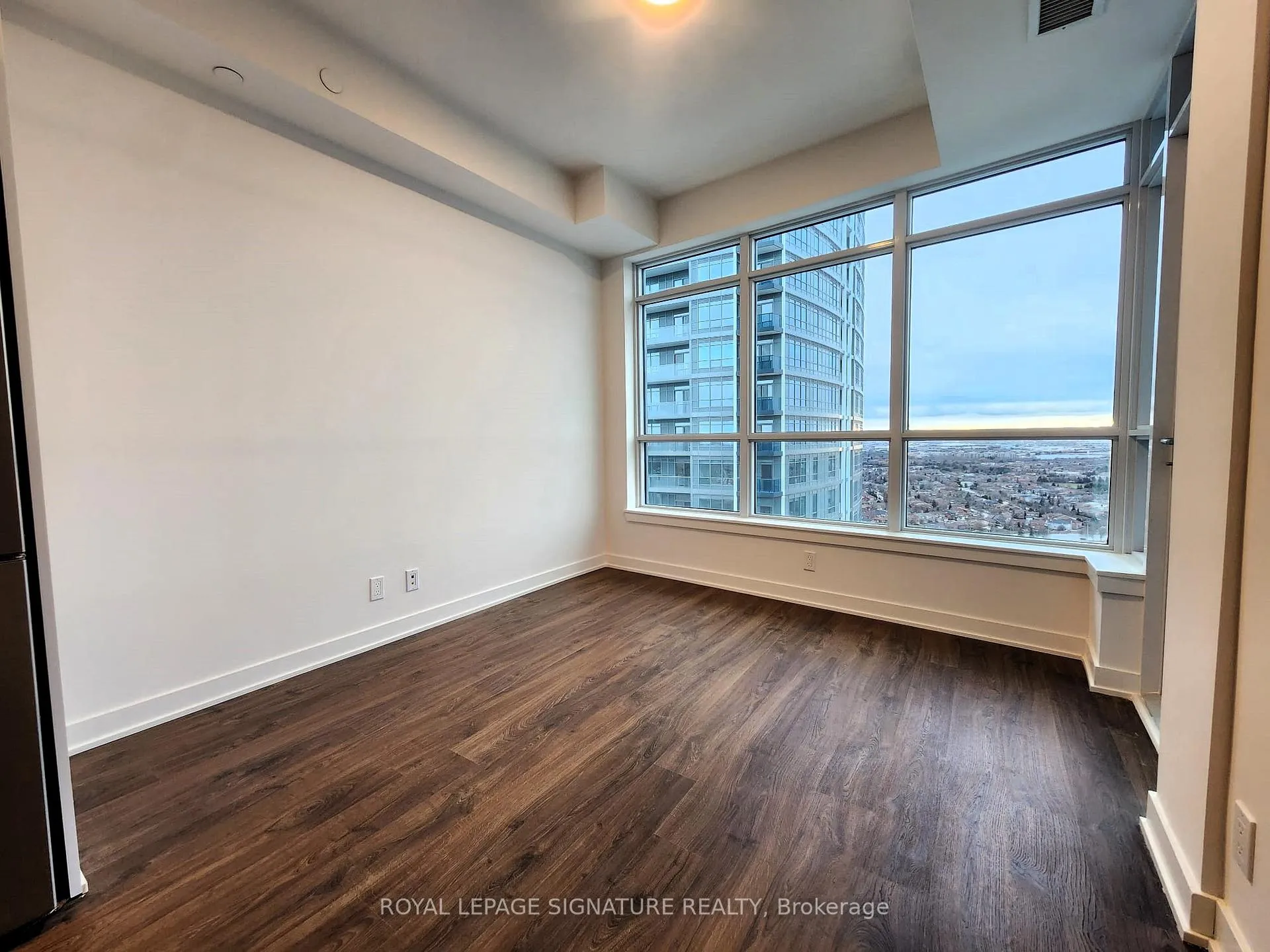 Photo 4 of Unit 2705, 50 Upper Mall Way, Vaughan, Brownridge — HOMEH