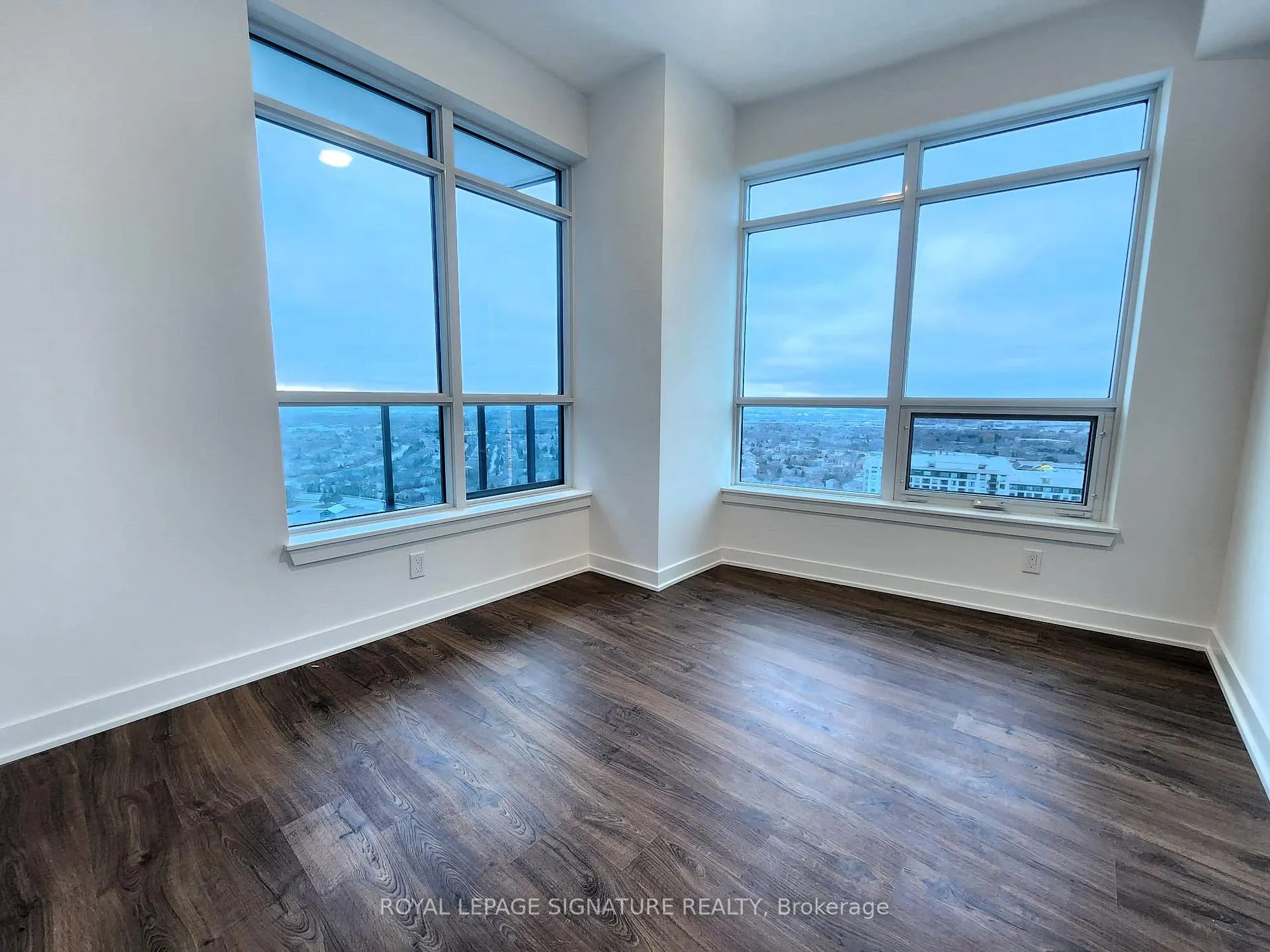Photo 9 of Unit 2705, 50 Upper Mall Way, Vaughan, Brownridge — HOMEH