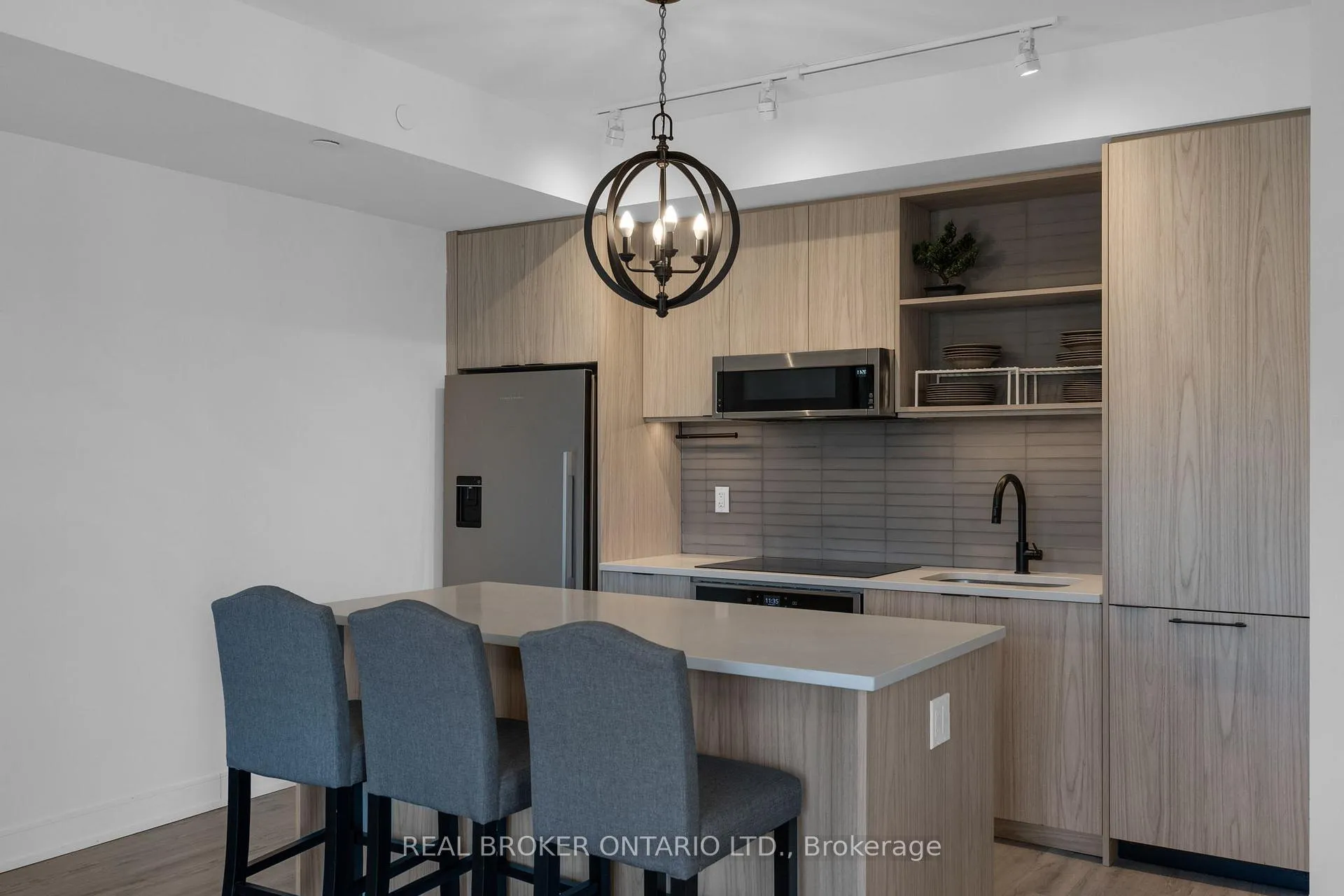 Photo 5 of Unit 615, 185 Dunlop Street E, Barrie, Lakeshore — HOMEH