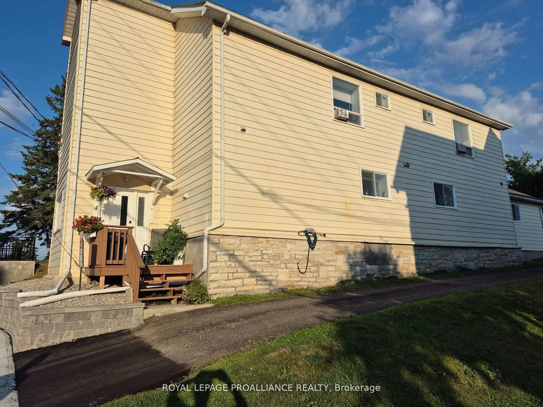Photo 2 of 91 St. Lawrence Street E, Madoc — HOMEH