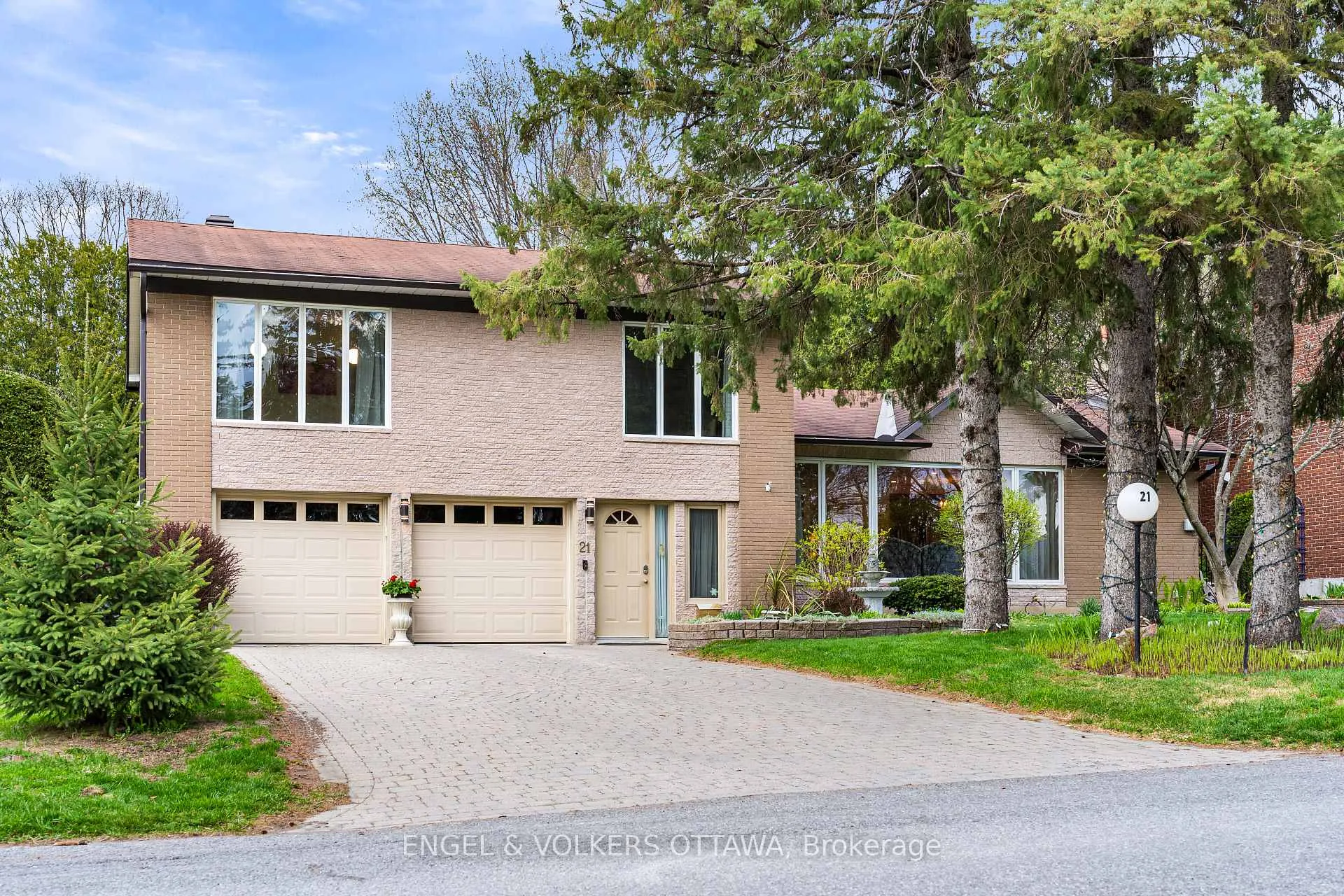 Photo 2 of 21 Tiffany Crescent, Ottawa, Kanata - Beaverbrook — HOMEH