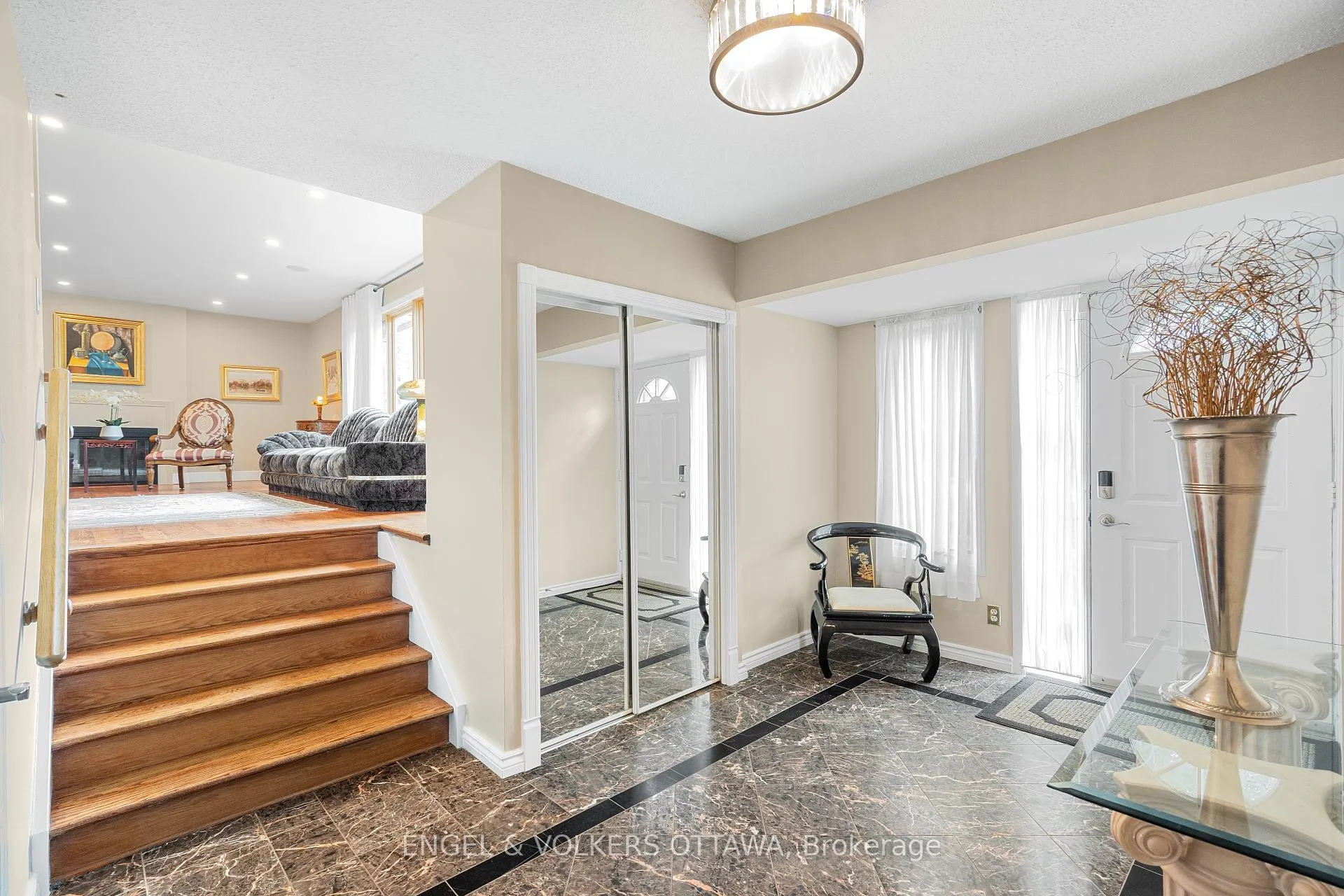 Photo 5 of 21 Tiffany Crescent, Ottawa, Kanata - Beaverbrook — HOMEH