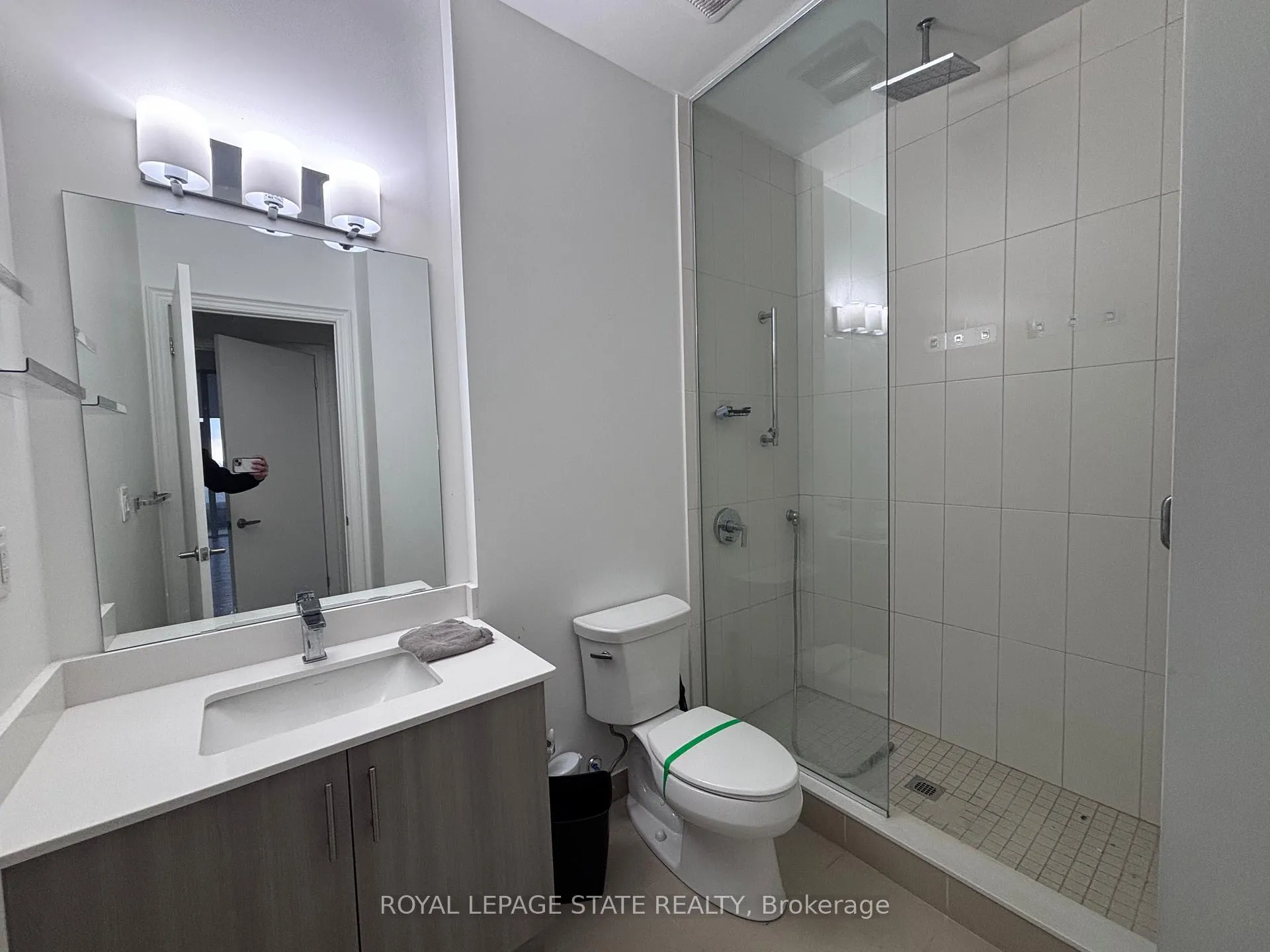 Photo 7 of Unit 905, 550 North Service Road, Grimsby, Grimsby Beach — HOMEH