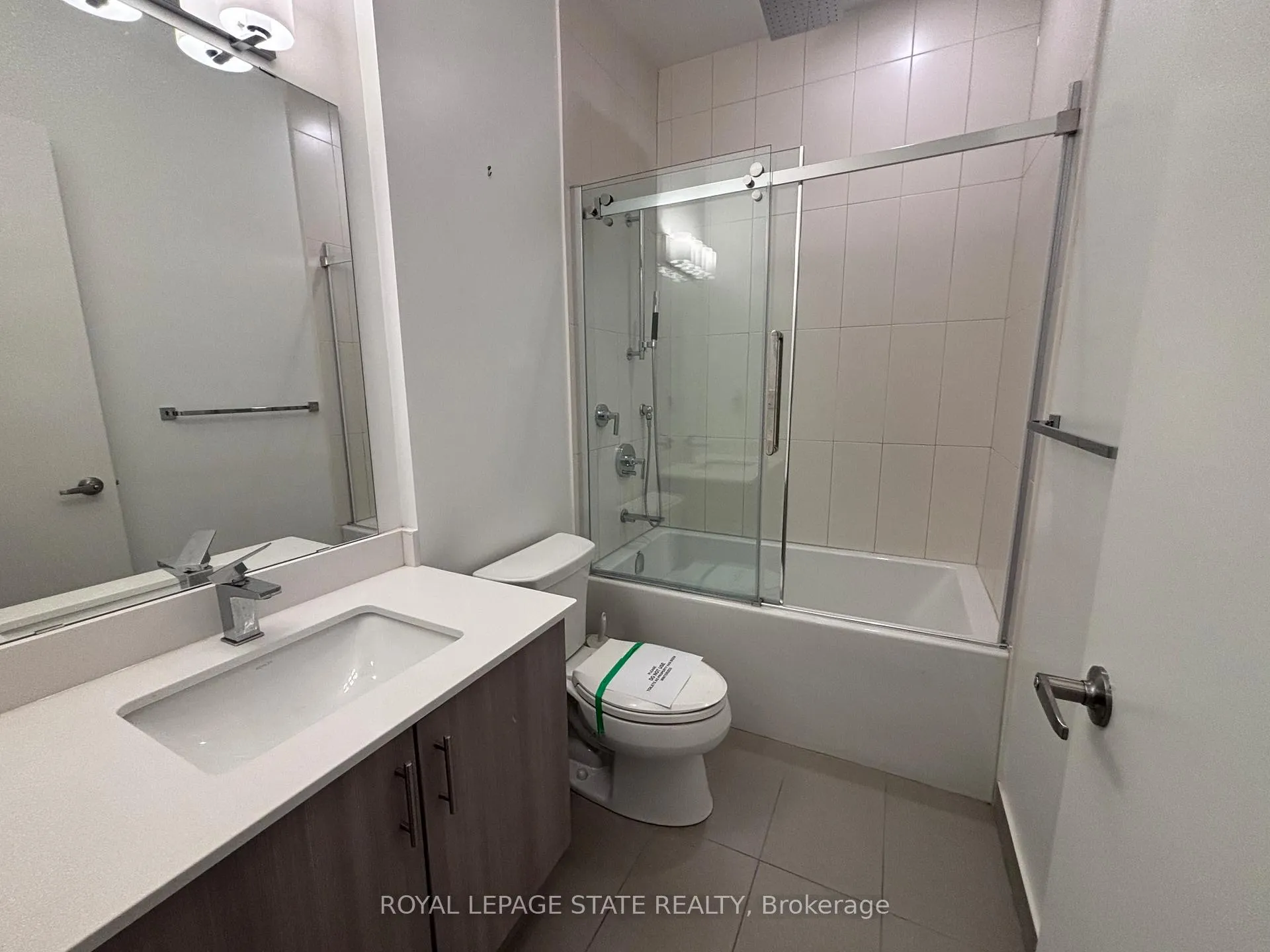 Photo 8 of Unit 905, 550 North Service Road, Grimsby, Grimsby Beach — HOMEH