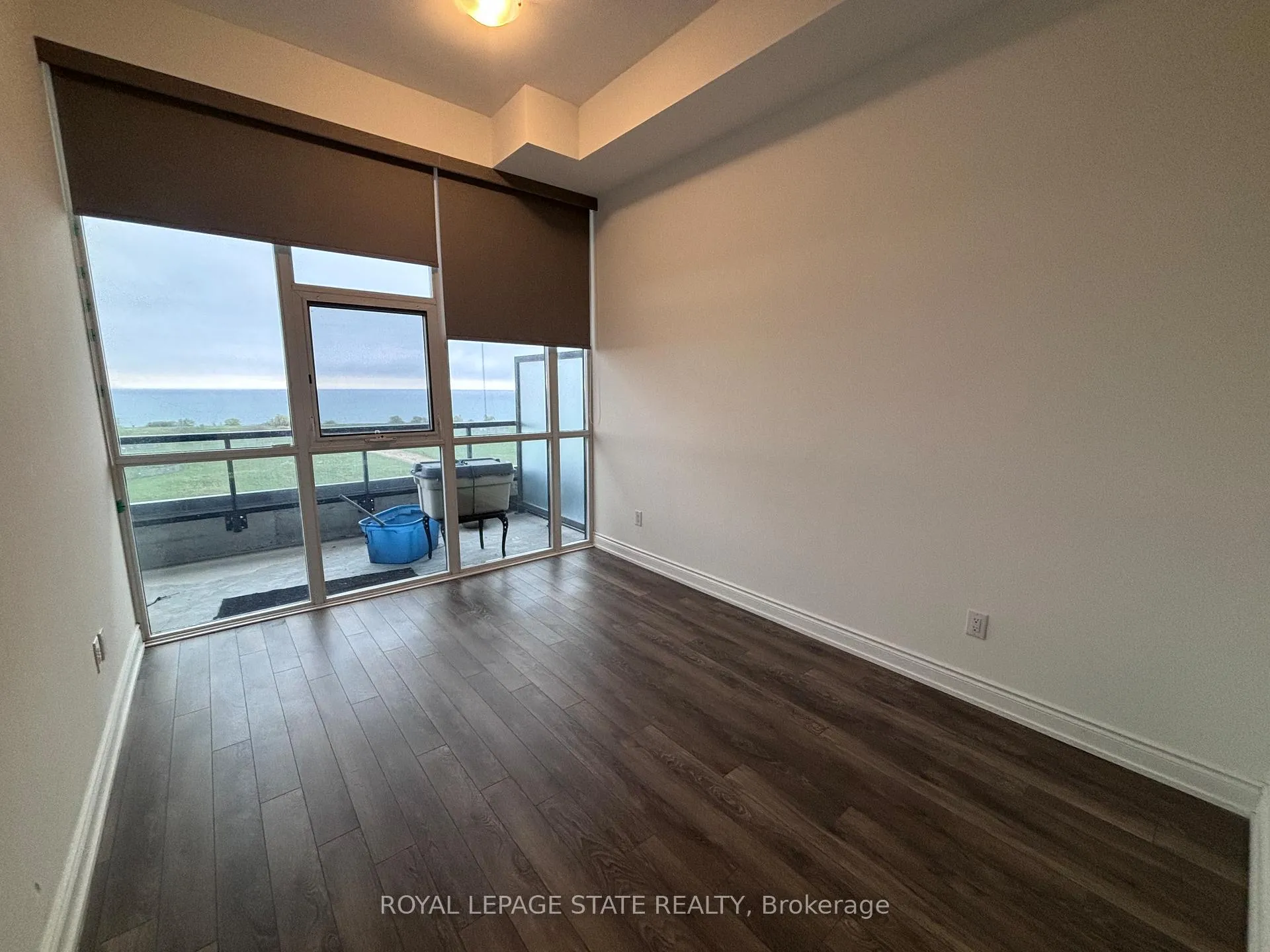 Photo 10 of Unit 905, 550 North Service Road, Grimsby, Grimsby Beach — HOMEH