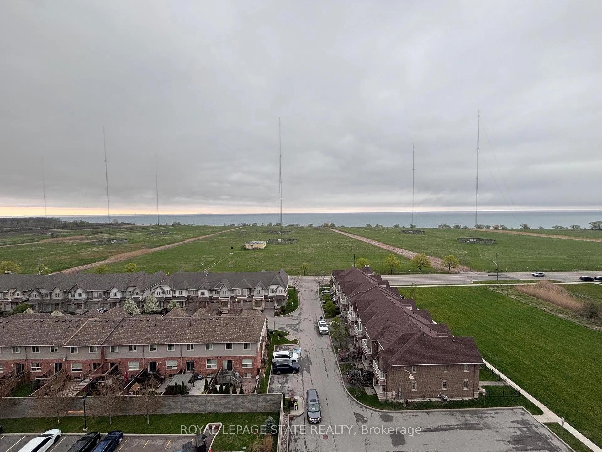 Photo 15 of Unit 905, 550 North Service Road, Grimsby, Grimsby Beach — HOMEH